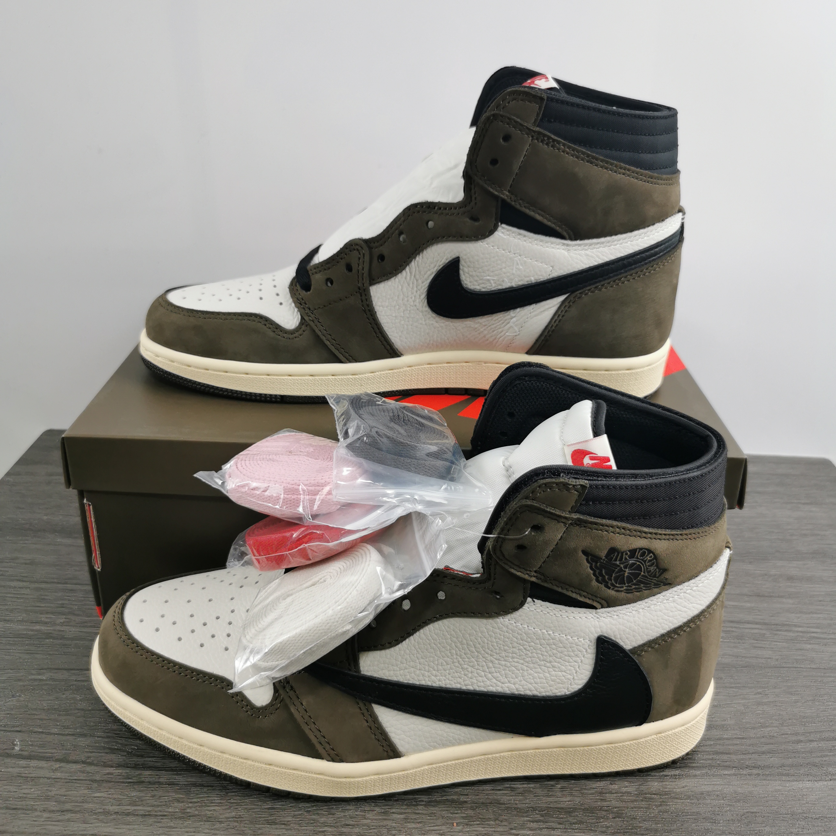 Air Jordan 1 Retro High Travis Scott CD4487-100