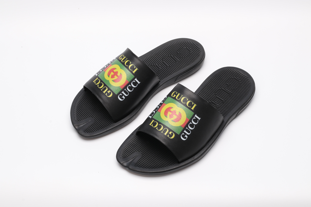 G*cci Sandals