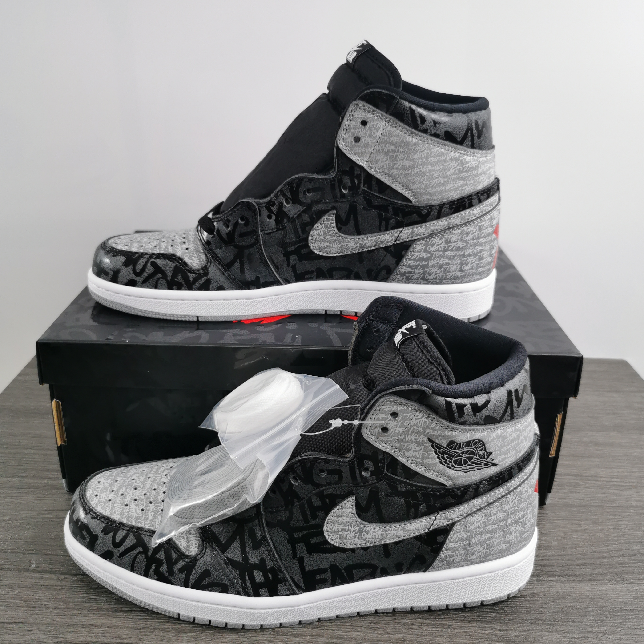 Air Jordan 1 High OG “Rebellionaire” 555088-036