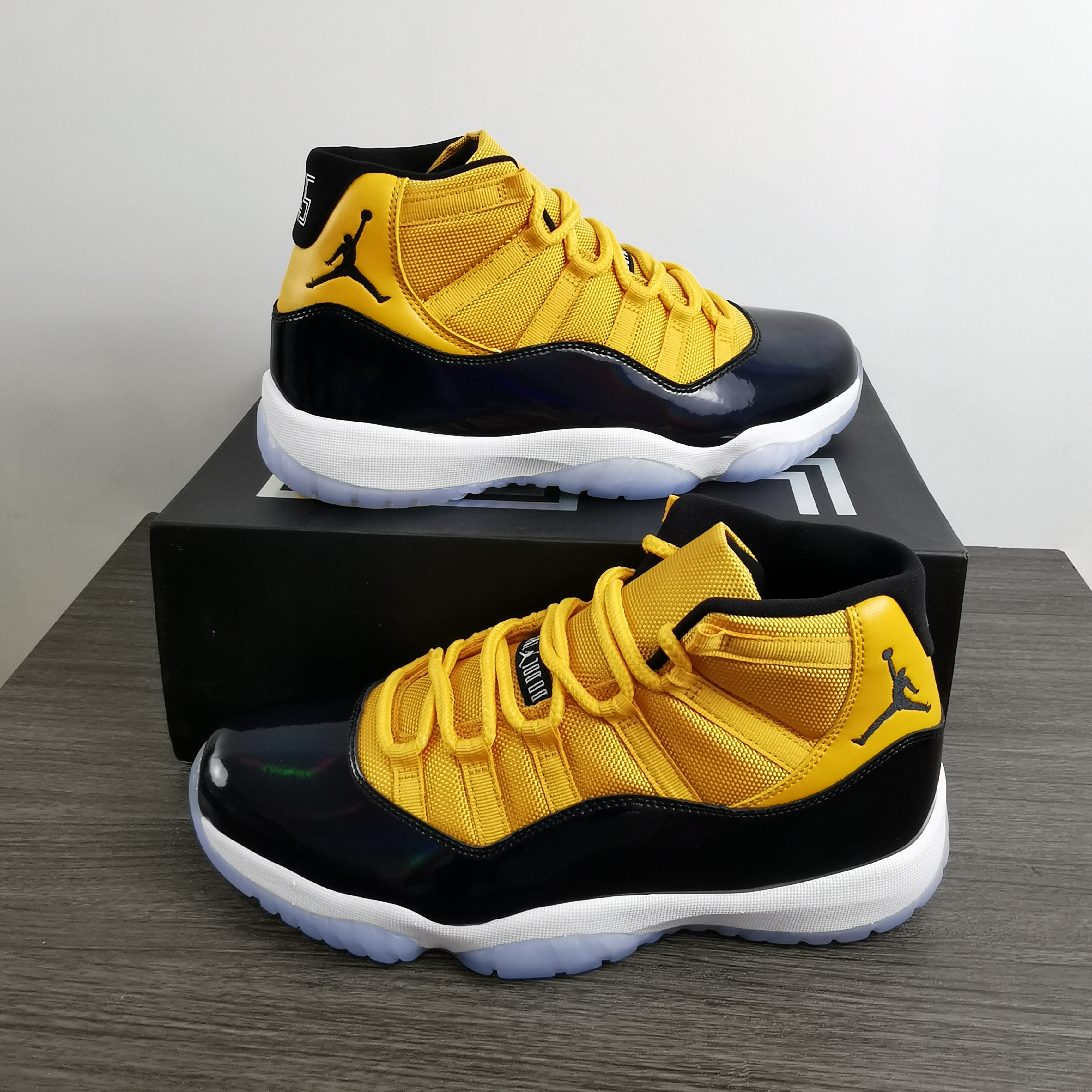 Air Jordan 11