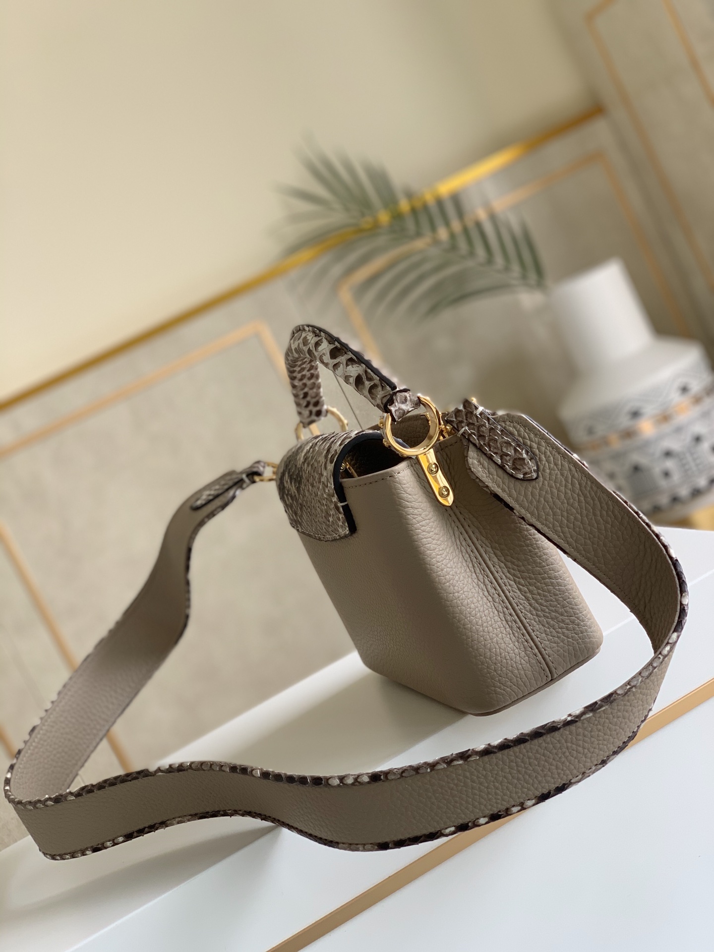 L*ouis V*uitton Top Bag 21x14x8cm