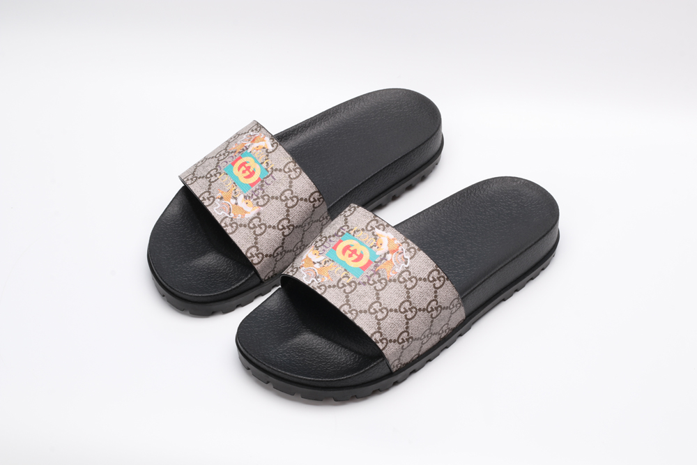 G*cci Sandals