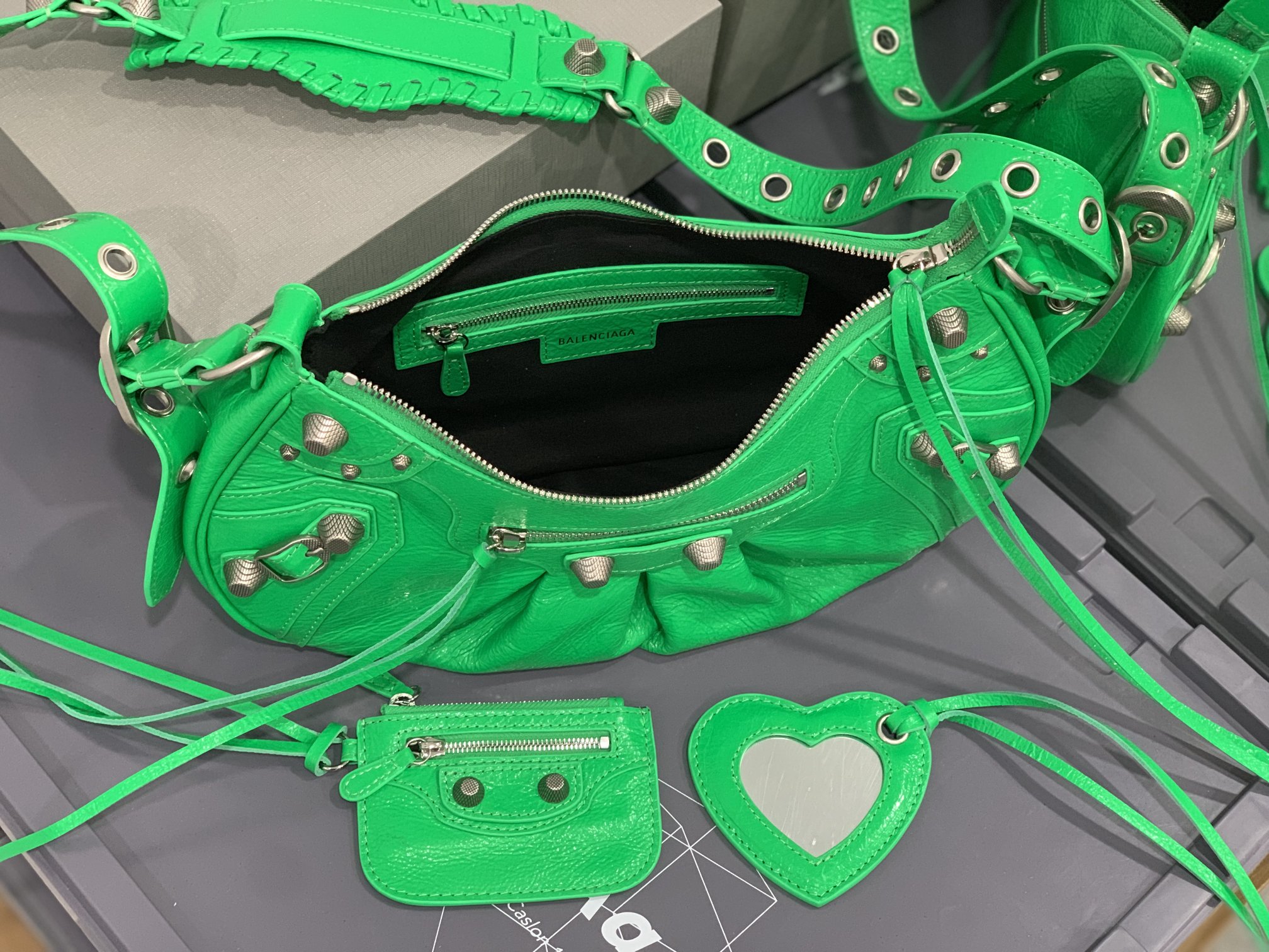 B*alenciaga Bag Top Quality 33x16x8.4cm