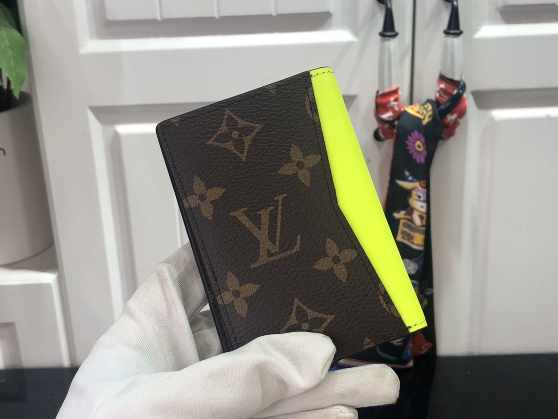 L*ouis V*uitton Bag Top Quality 8*11*1CM