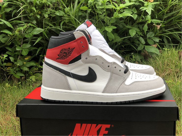 Air Jordan 1 “Light Smoke Grey” 555088-126