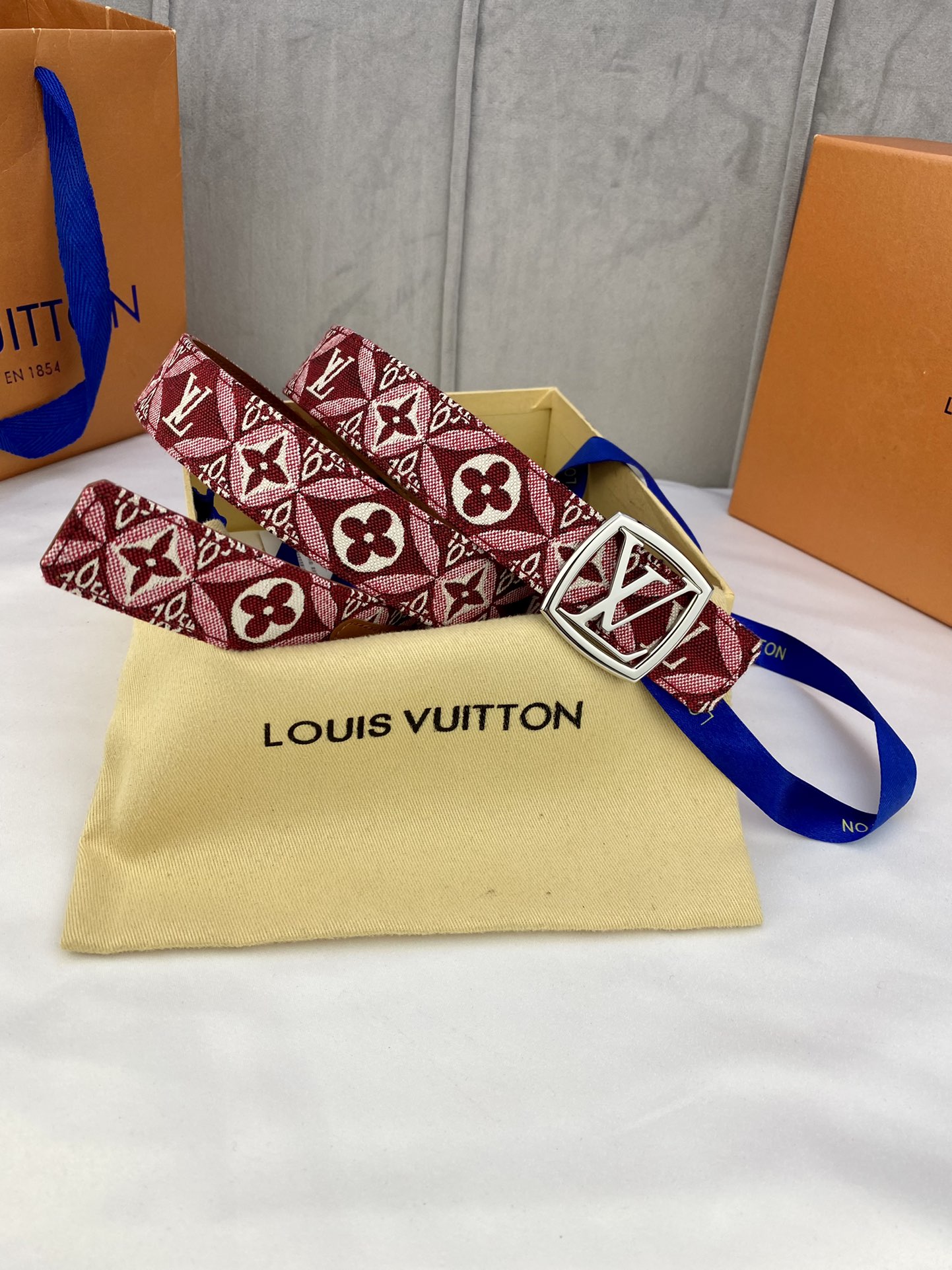 L*ouis V*uitton Belts Top Version