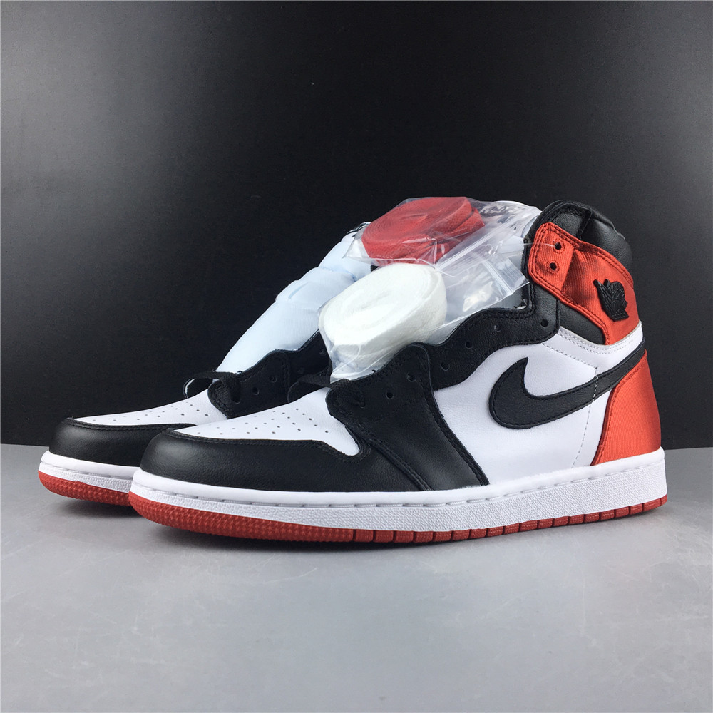 Air Jordan 1 satin WMNS BLACK TOE CD0461-016