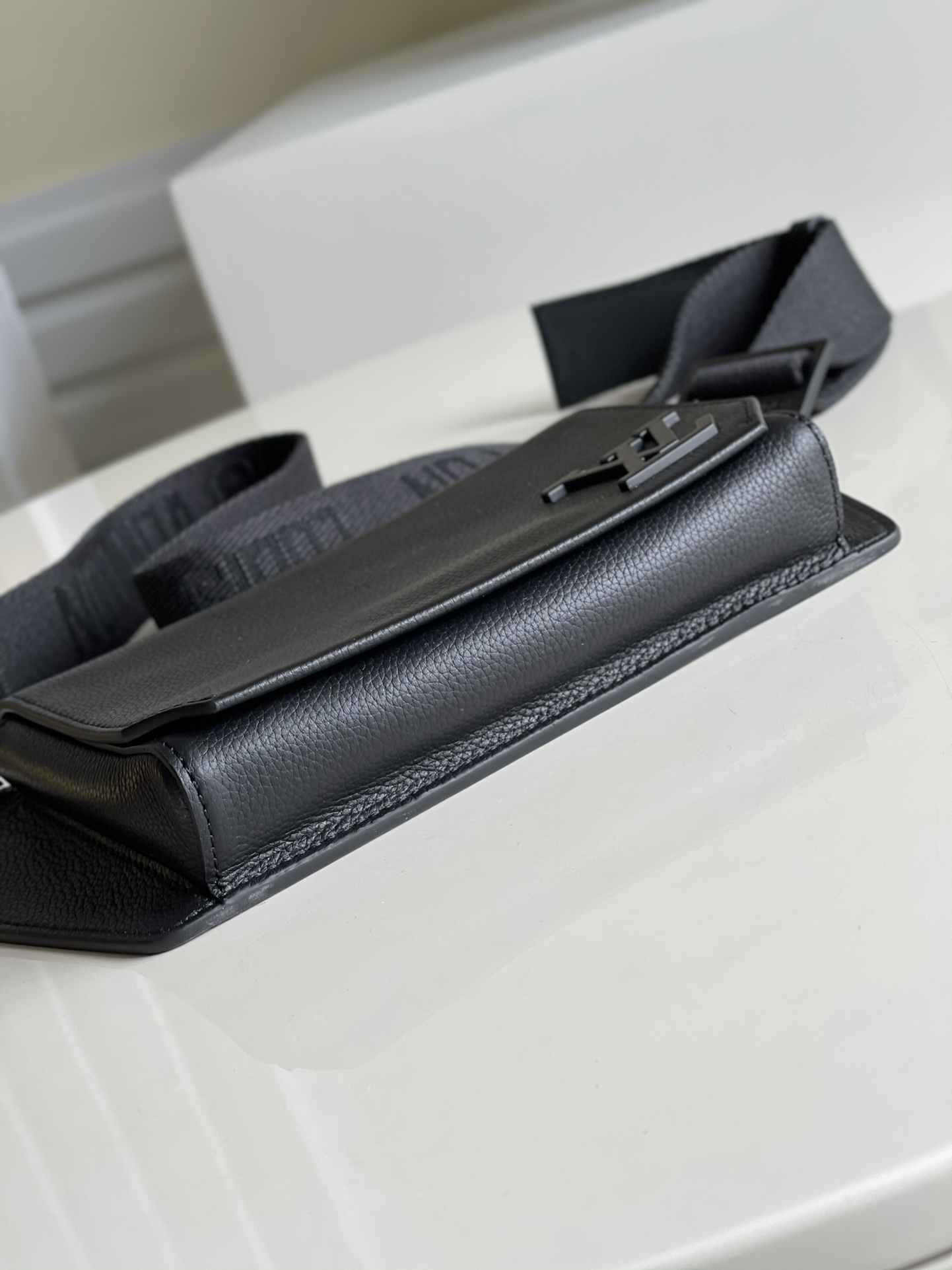 L*ouis V*uitton Bag Top Quality 30 x 16 x 3 cm