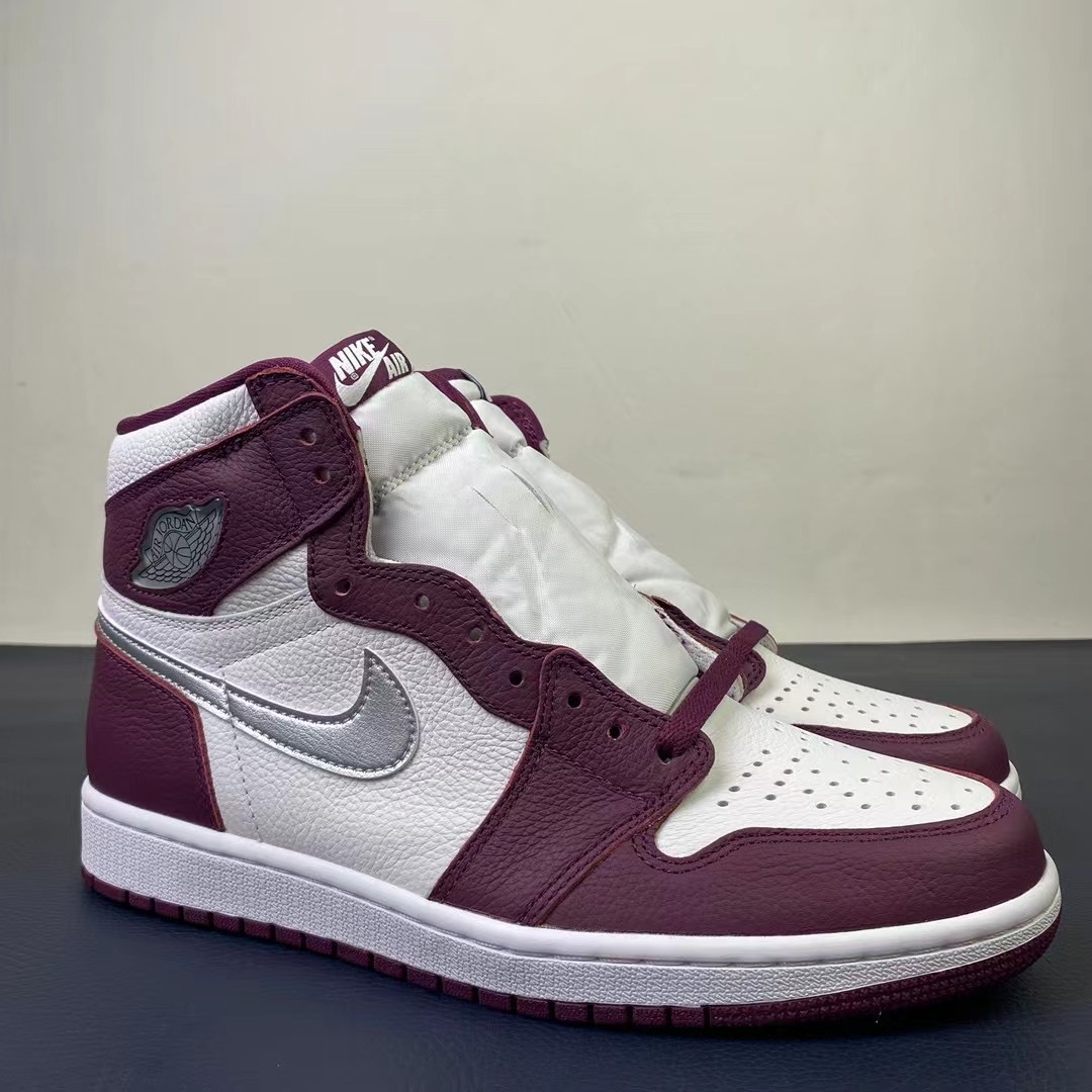 Air Jordan 1 High OGโ Bordeauxโ 555088-611