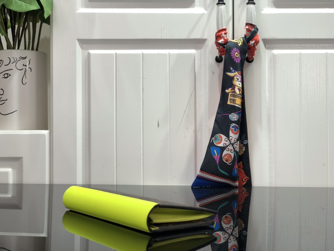 L*ouis V*uitton Bag Top Quality 10*19*2CM