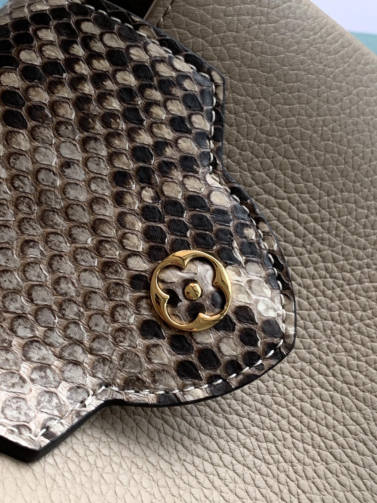 L*ouis V*uitton Top Bag 21x14x8cm