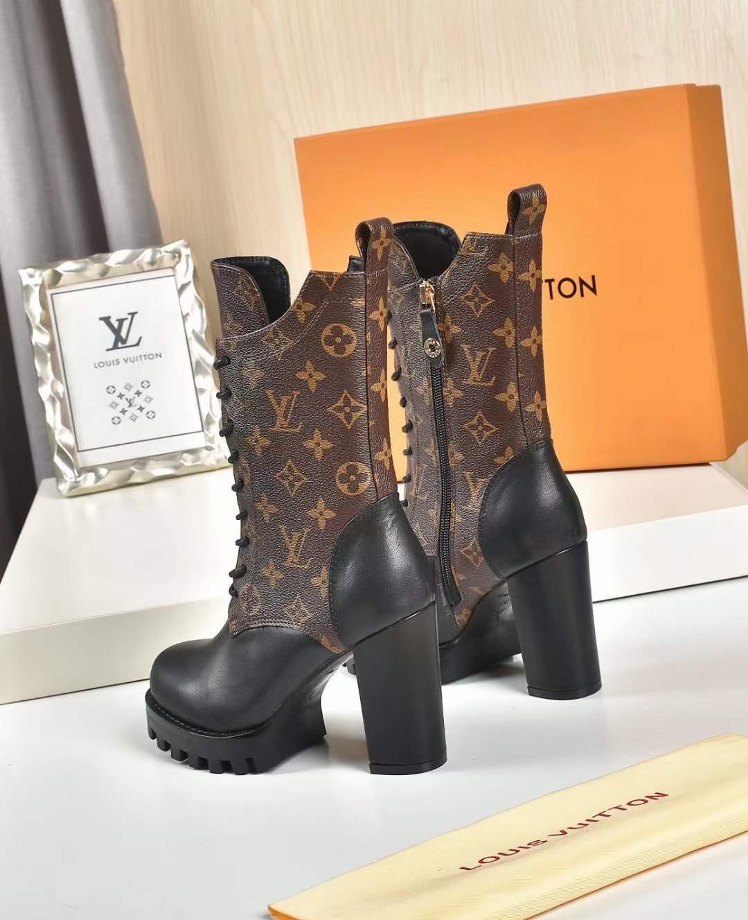 Women L*ouis V*uitton Top Sneaker