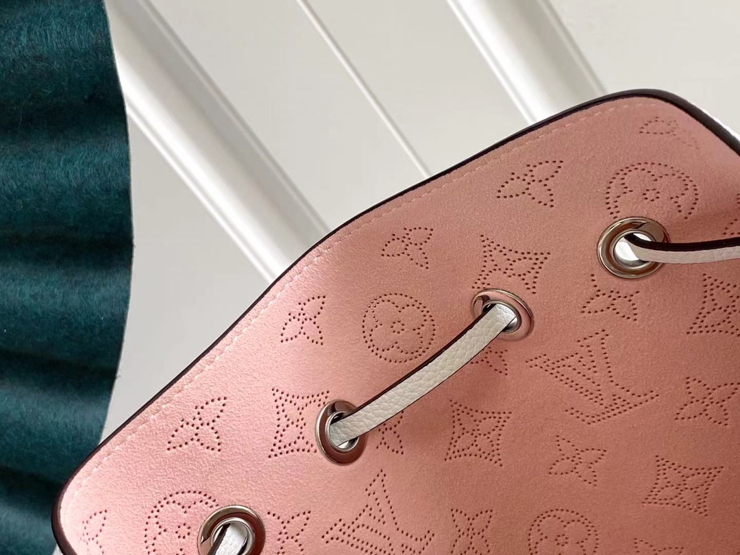 L*ouis V*uitton Top Bag 19*22*14cm