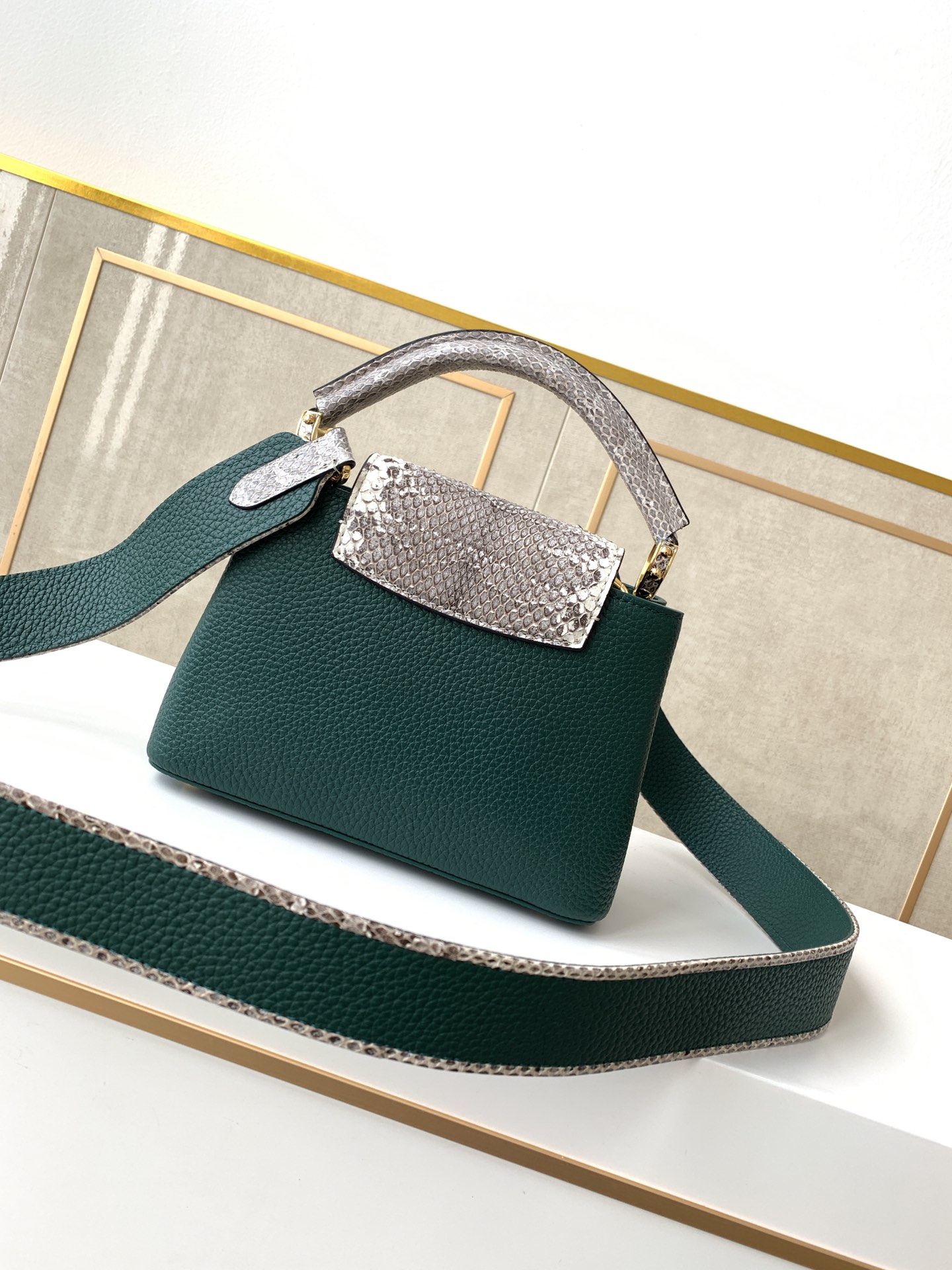 L*ouis V*uitton Top Bag 21x14x8cm