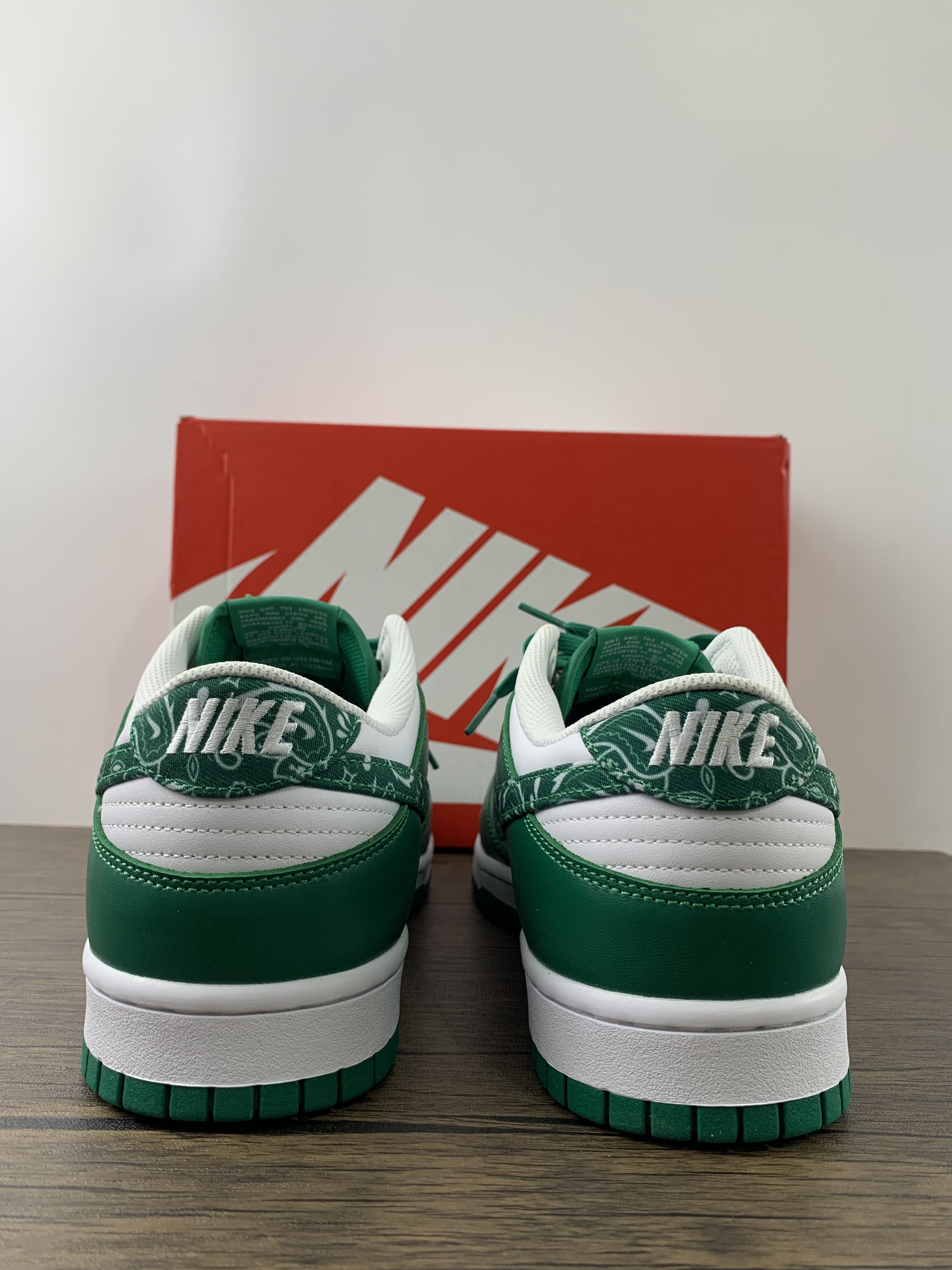 from Nike sb dunk low NK Dunk Low ESS Green Parsley