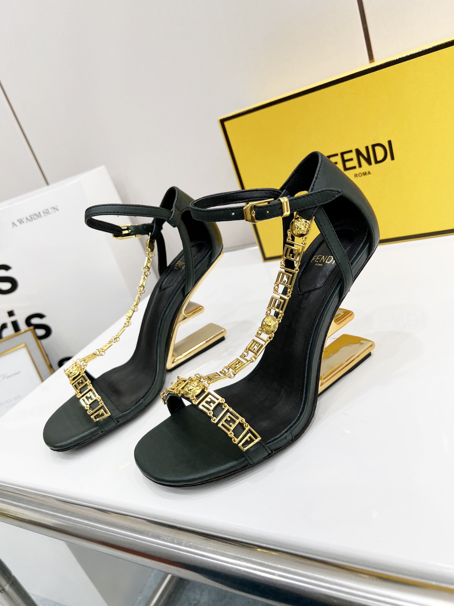 Women F*endi Top Quality Sandals