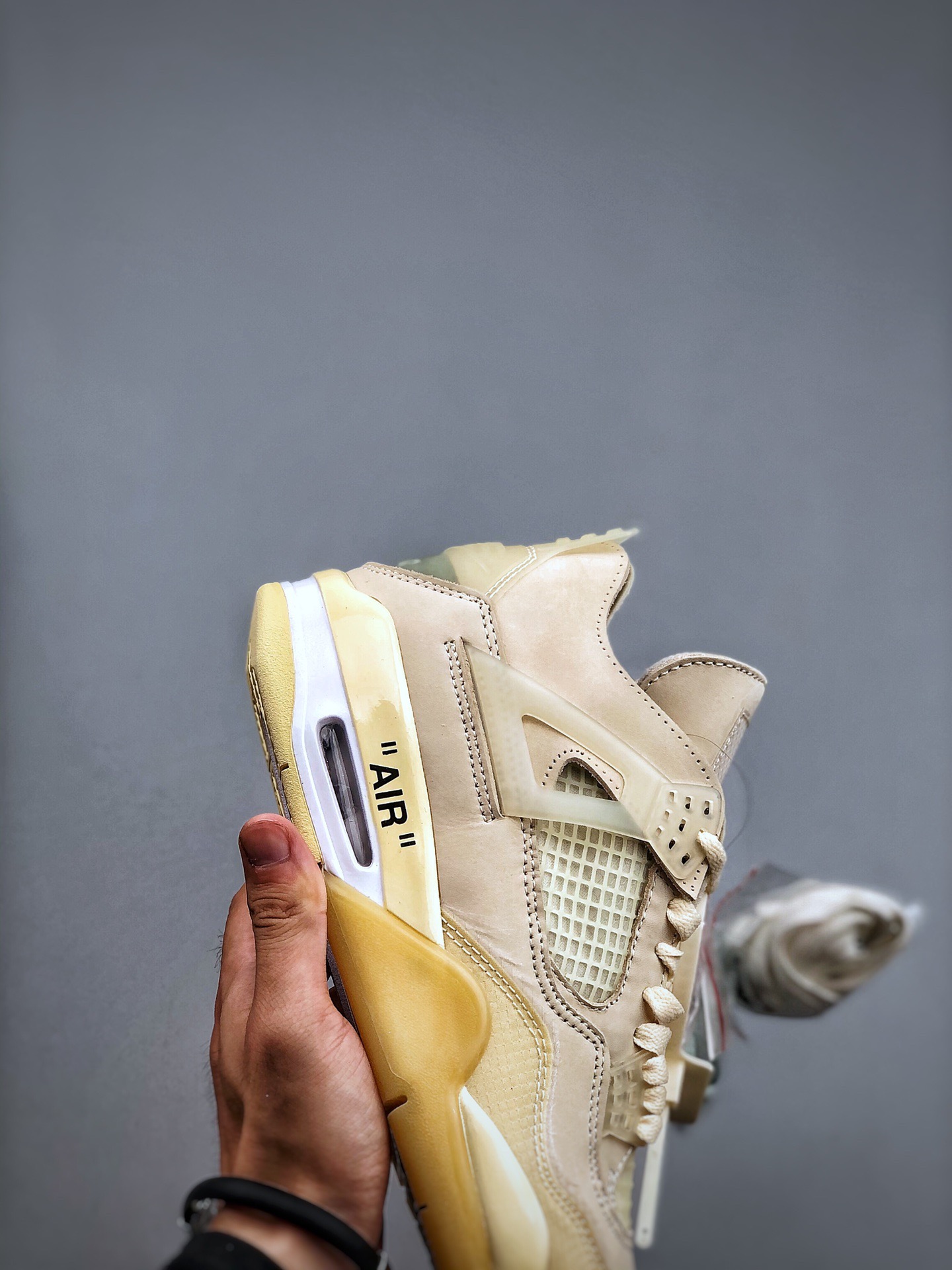 OFF-WHITE x Air Jordan 4 “sail”ow