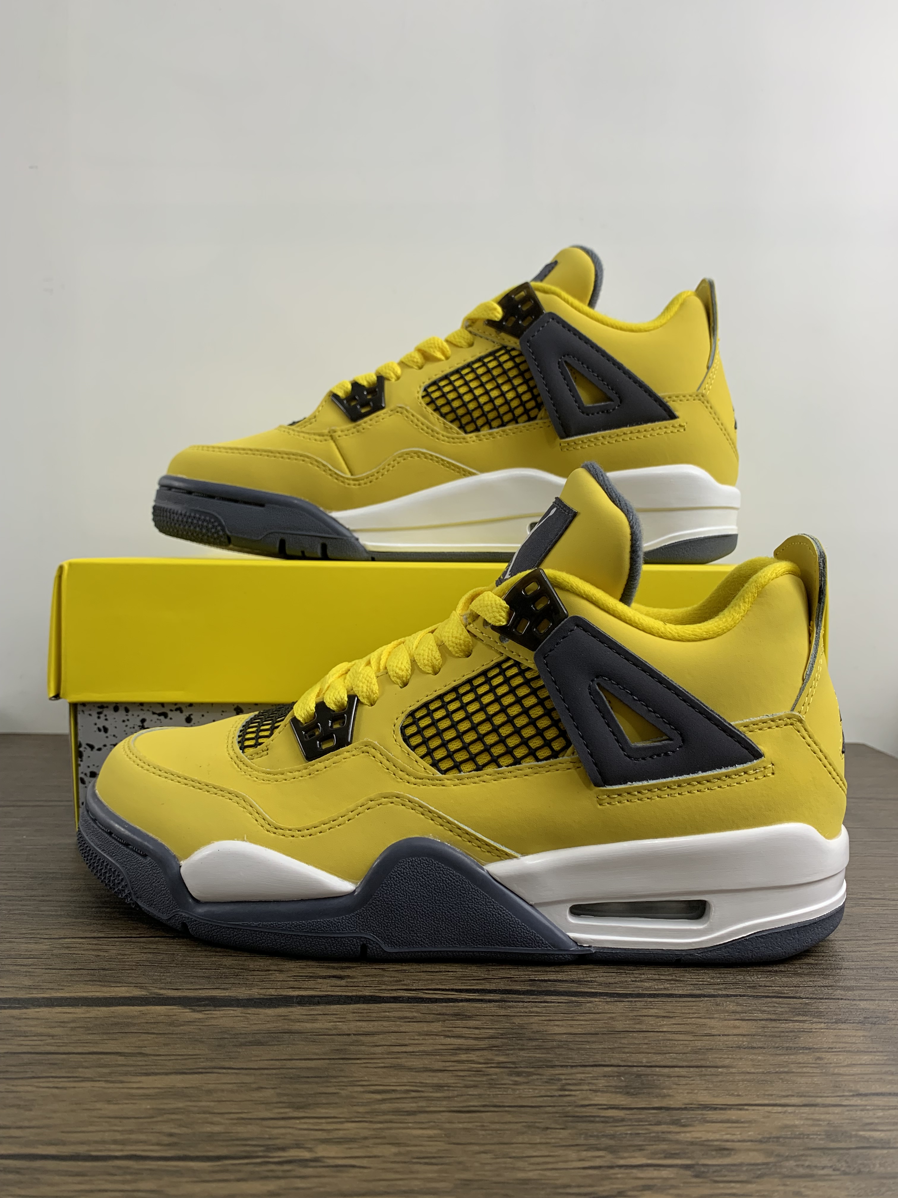 Air Jordan 4 “Lightning” CT8527-700