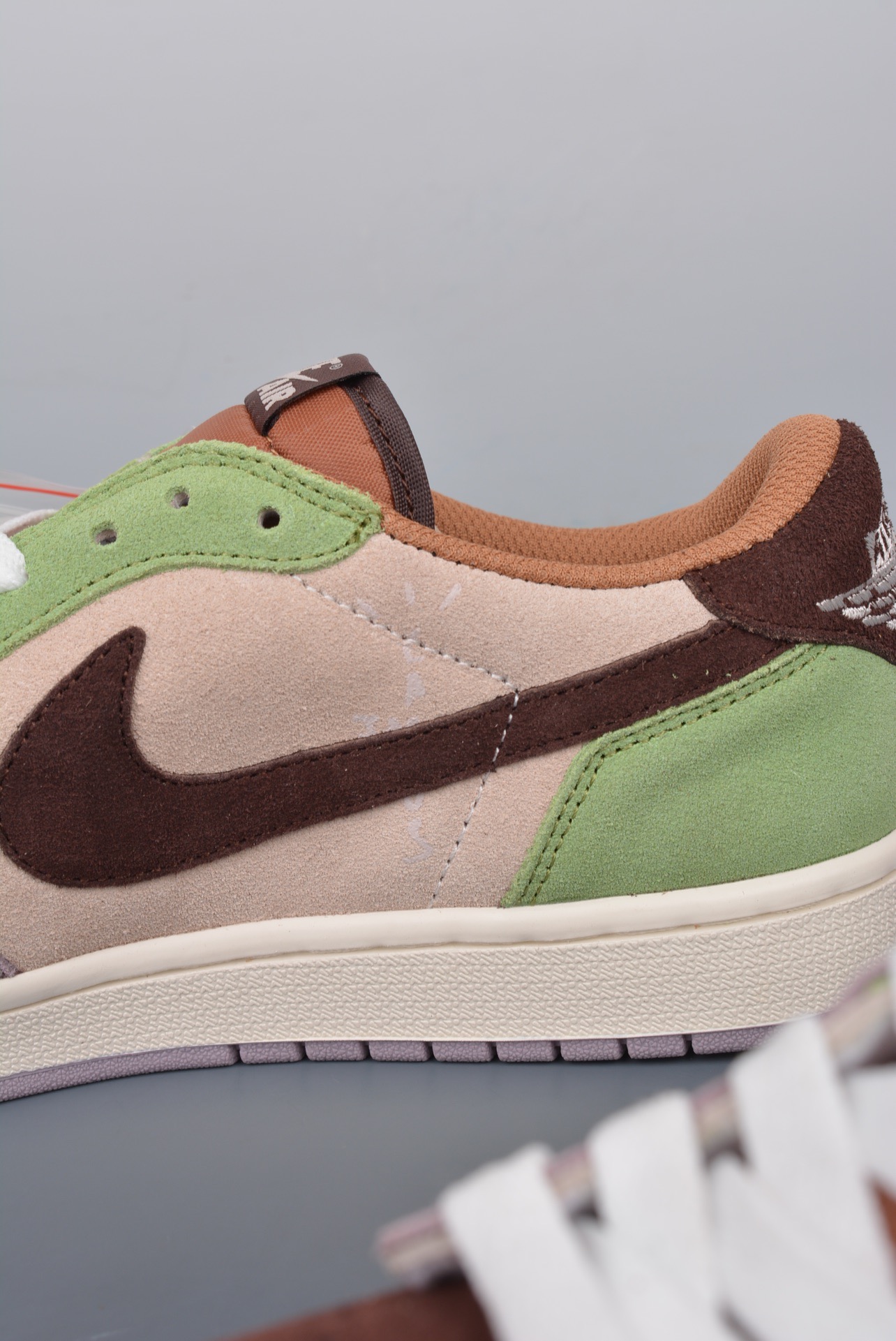 Travis Scott x Air Jordan 1 Low Reverse Mocha