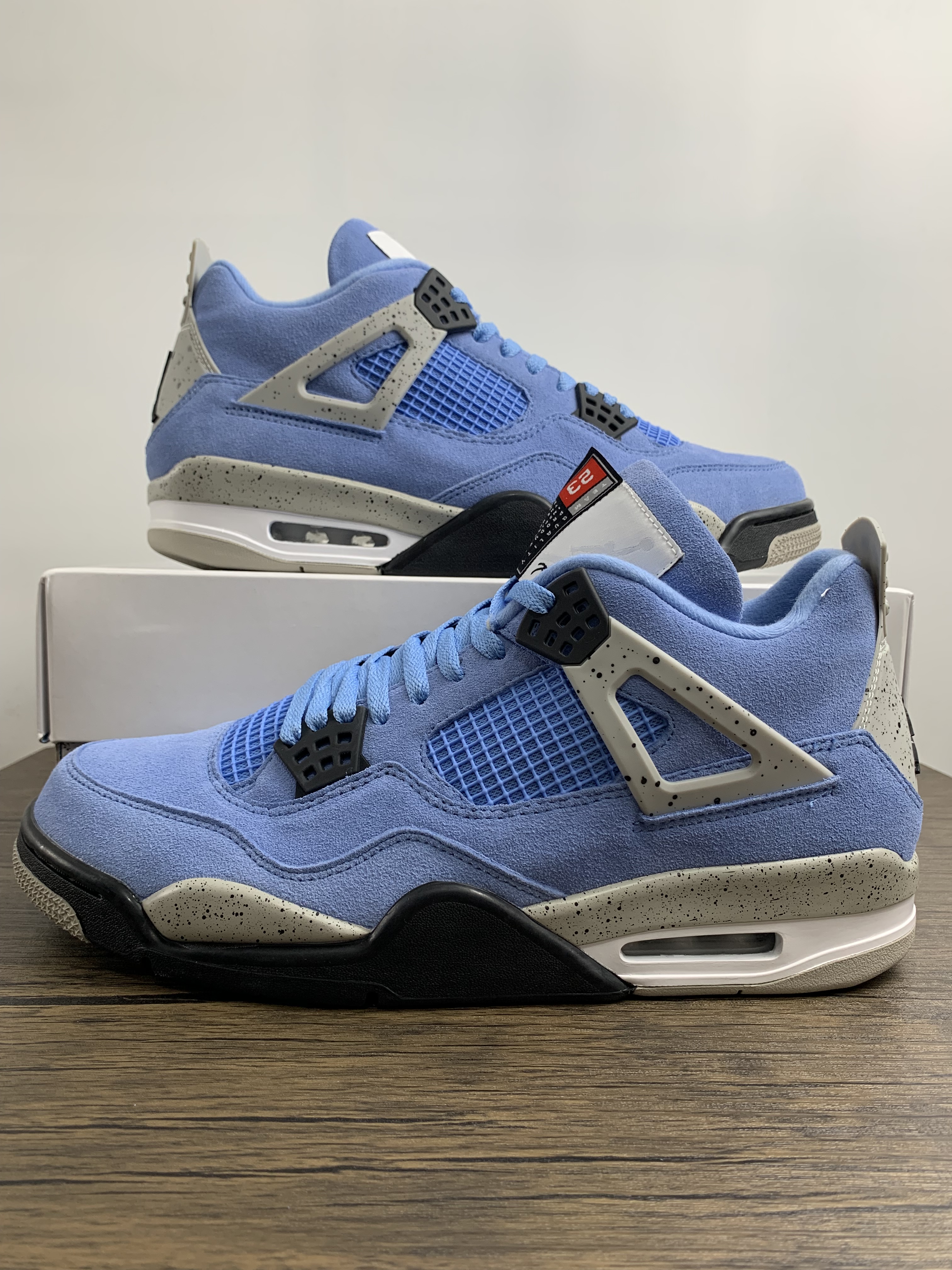 Air Jordan 4 Retro “University Blue”