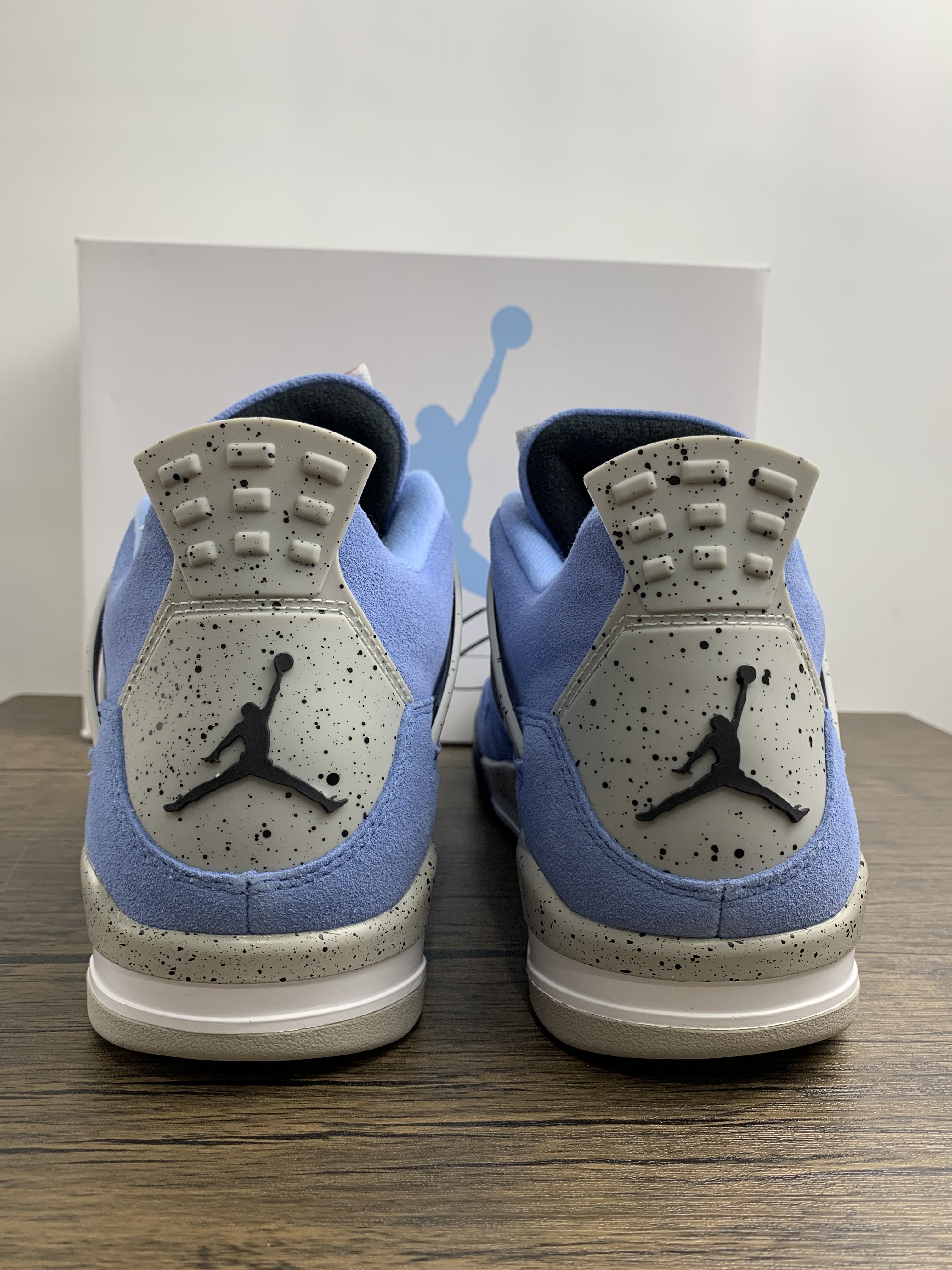 Air Jordan 4 Retro “University Blue”