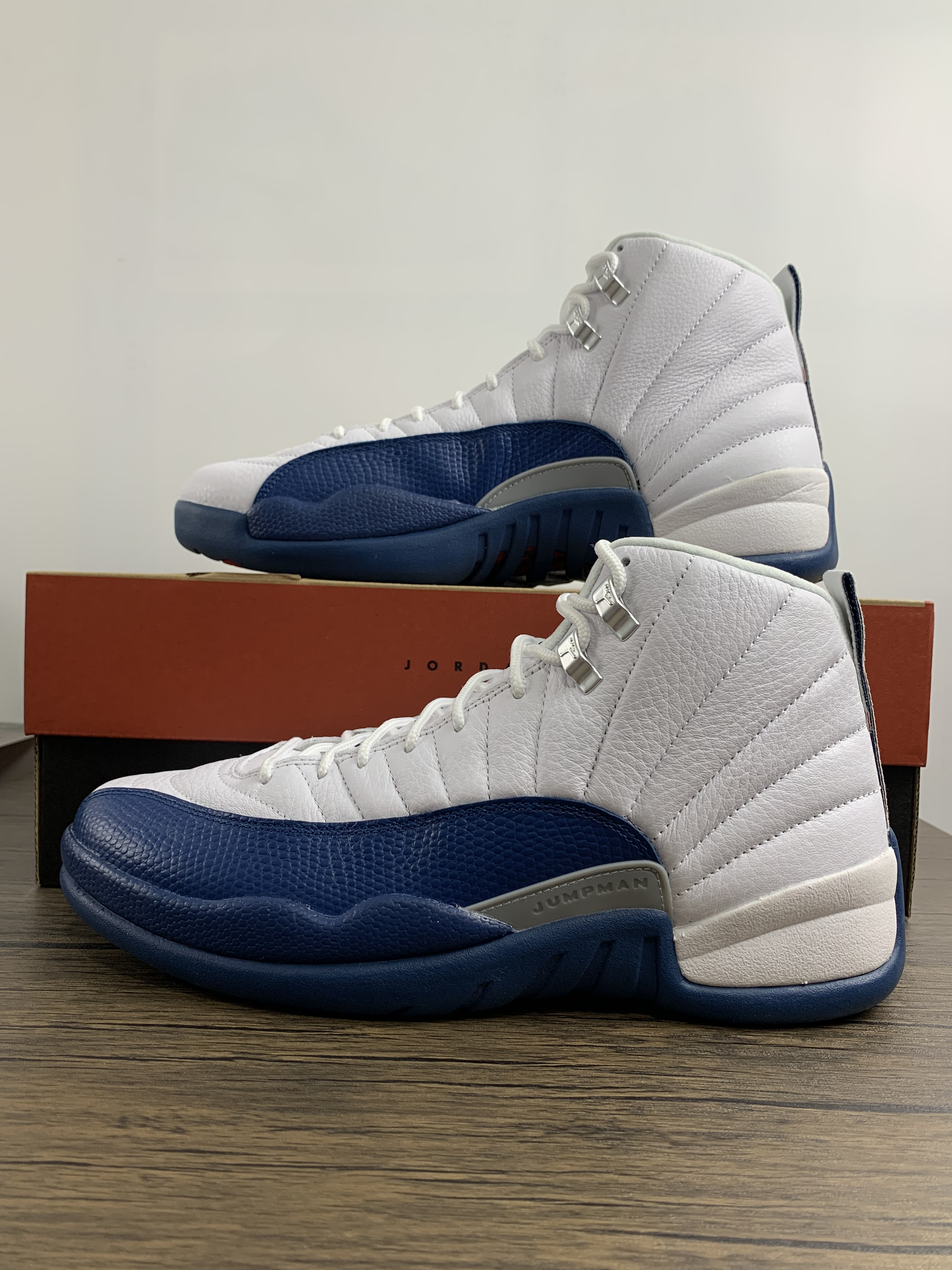 NIKE Air Jordan 12