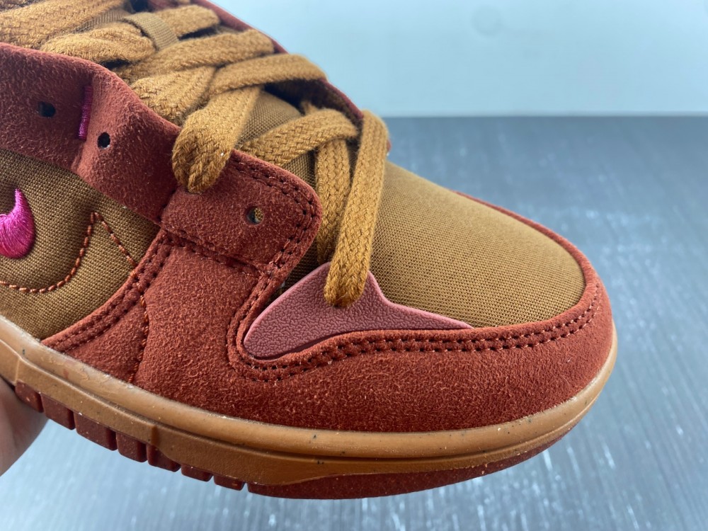 from Nike SB DUNK LOW DH4402-200