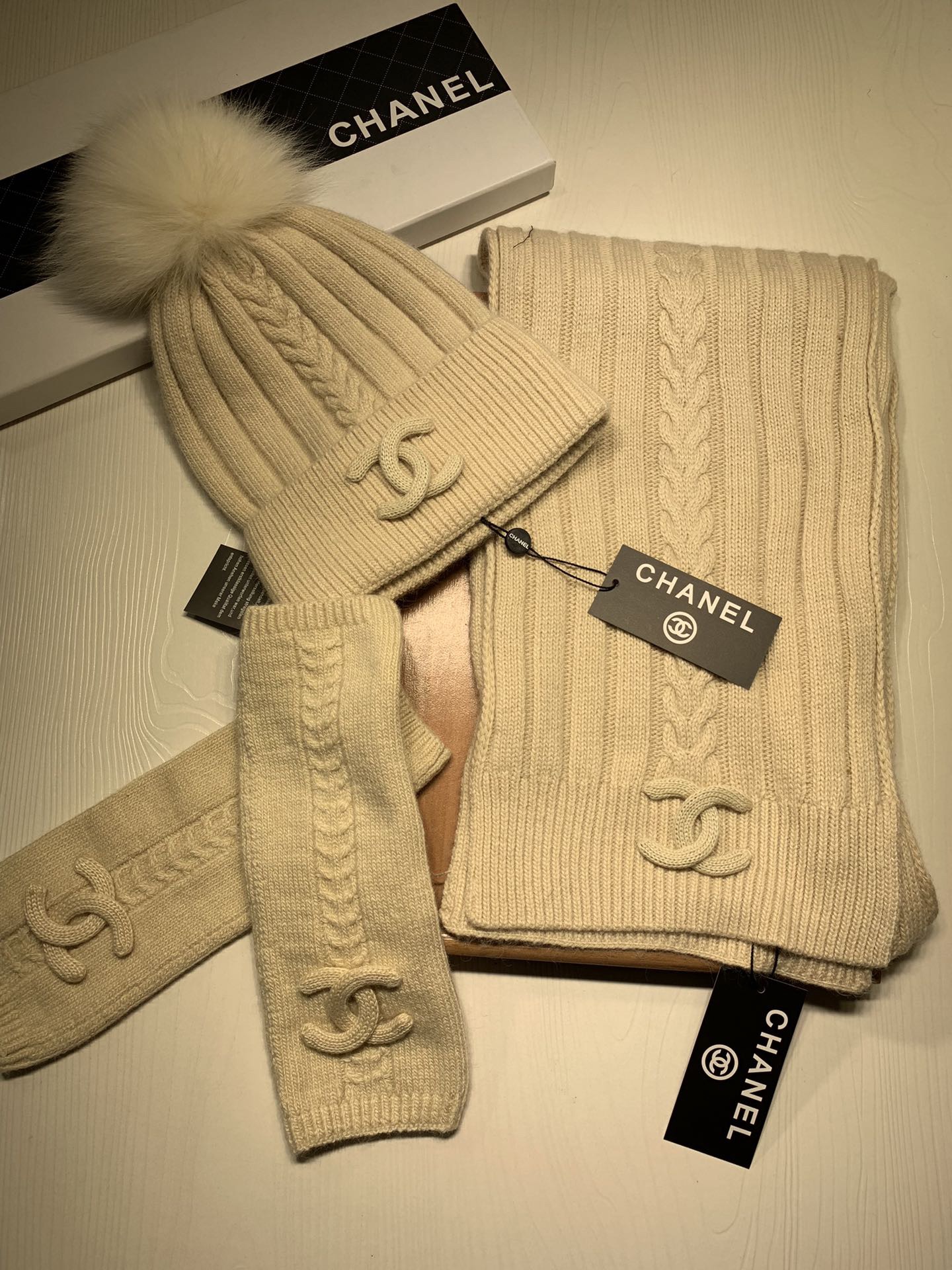 Women Men Hat+Gloves+The scarf C*hanel