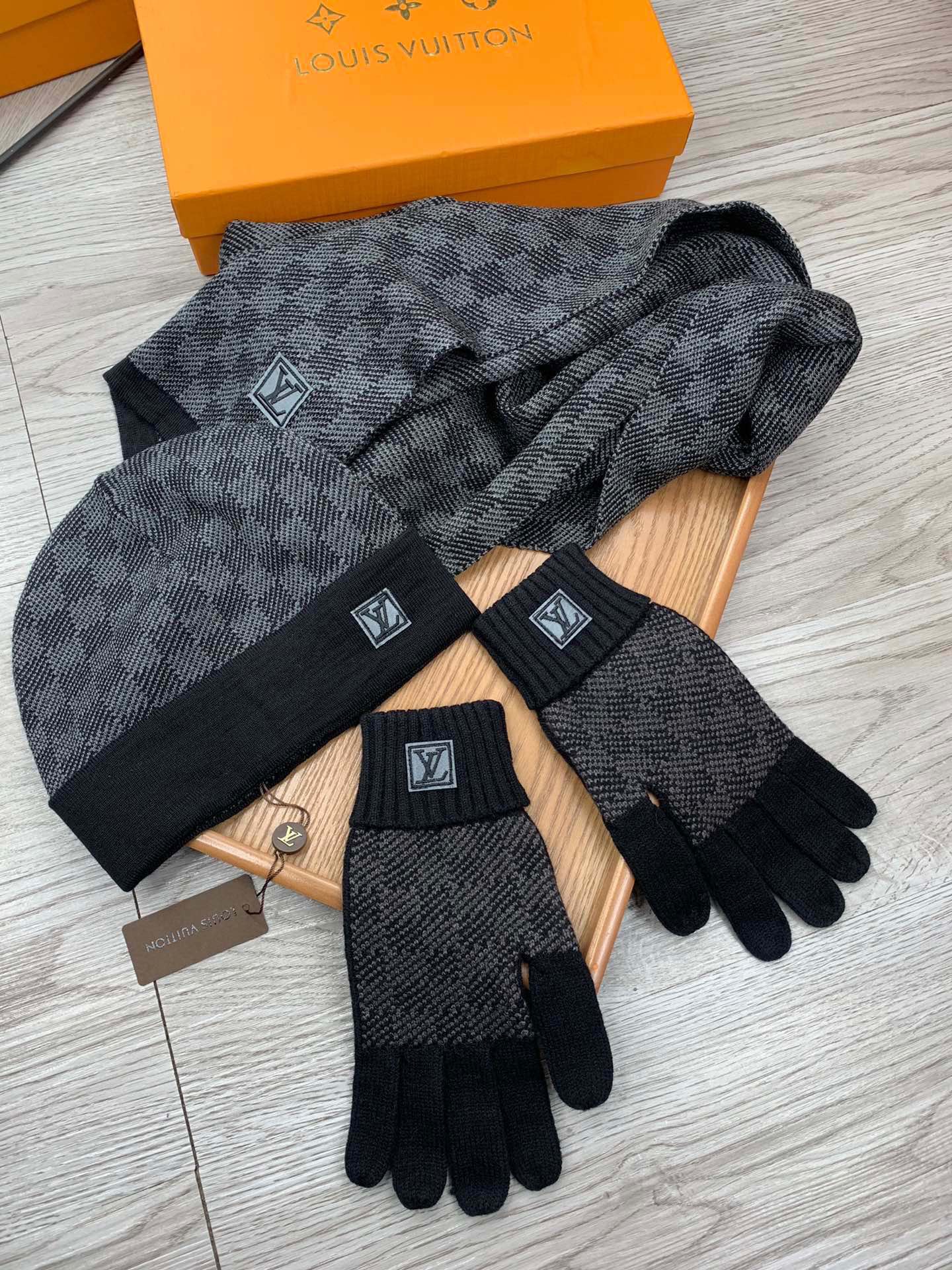 Women Men Hat+Gloves+The scarf L*V