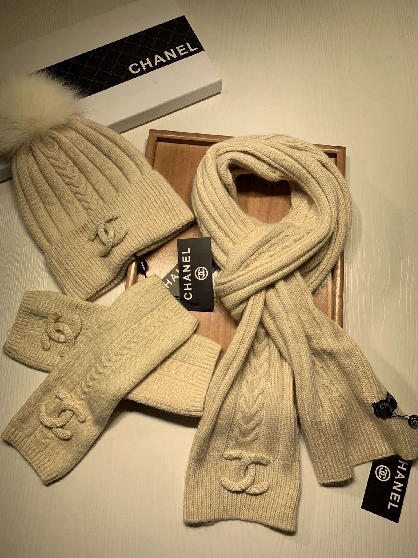 Women Men Hat+Gloves+The scarf C*hanel