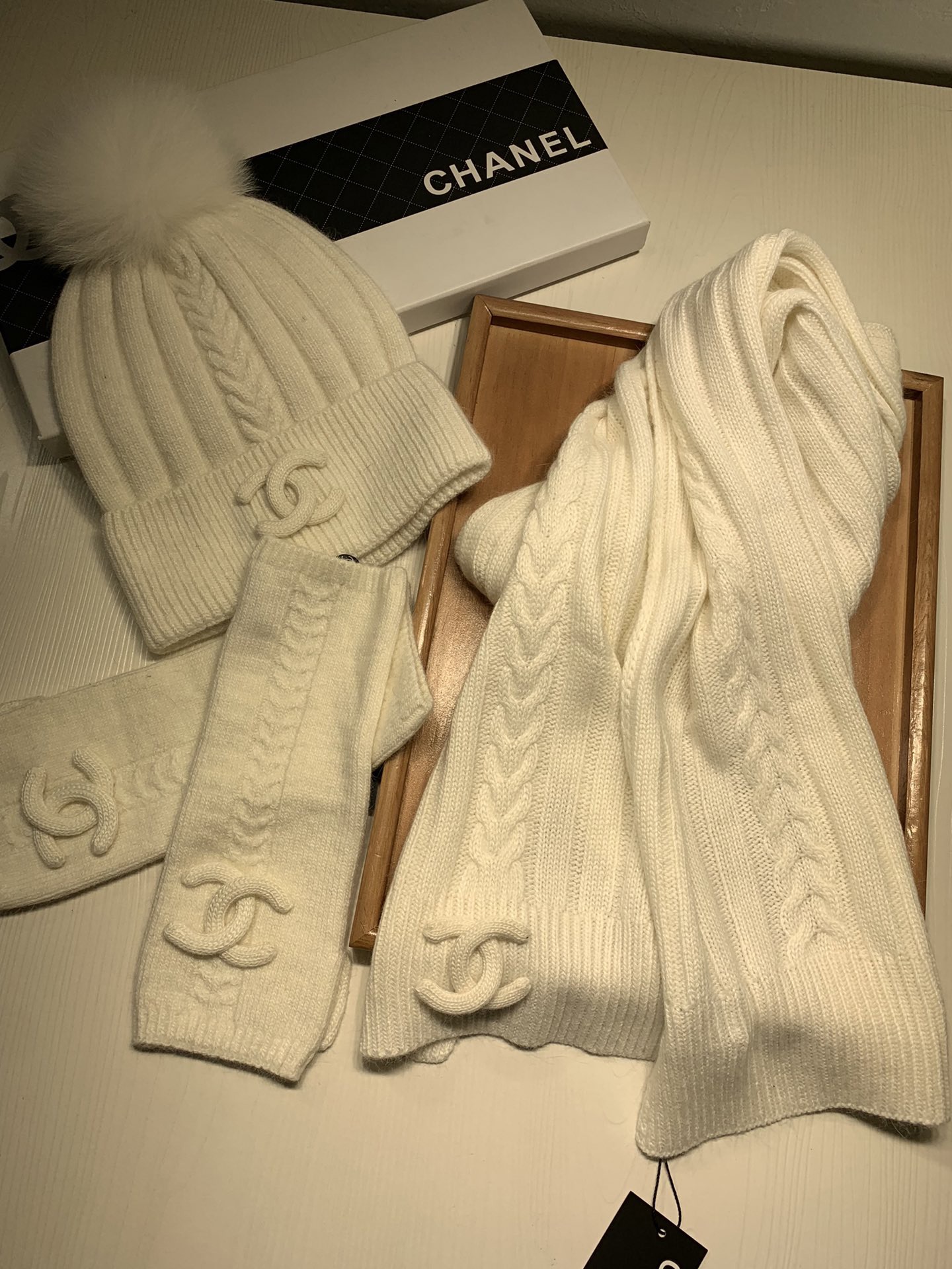 Women Men Hat+Gloves+The scarf C*hanel
