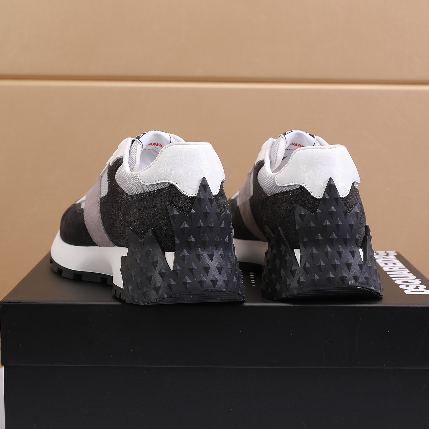 Men O*ff W*hite Top Sneakers