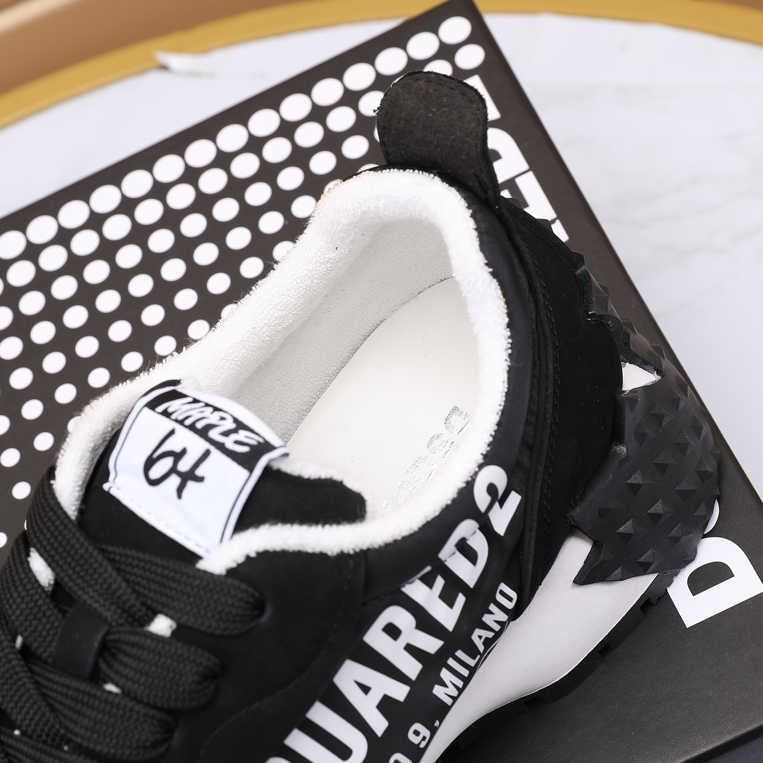 Men O*ff W*hite Top Sneakers