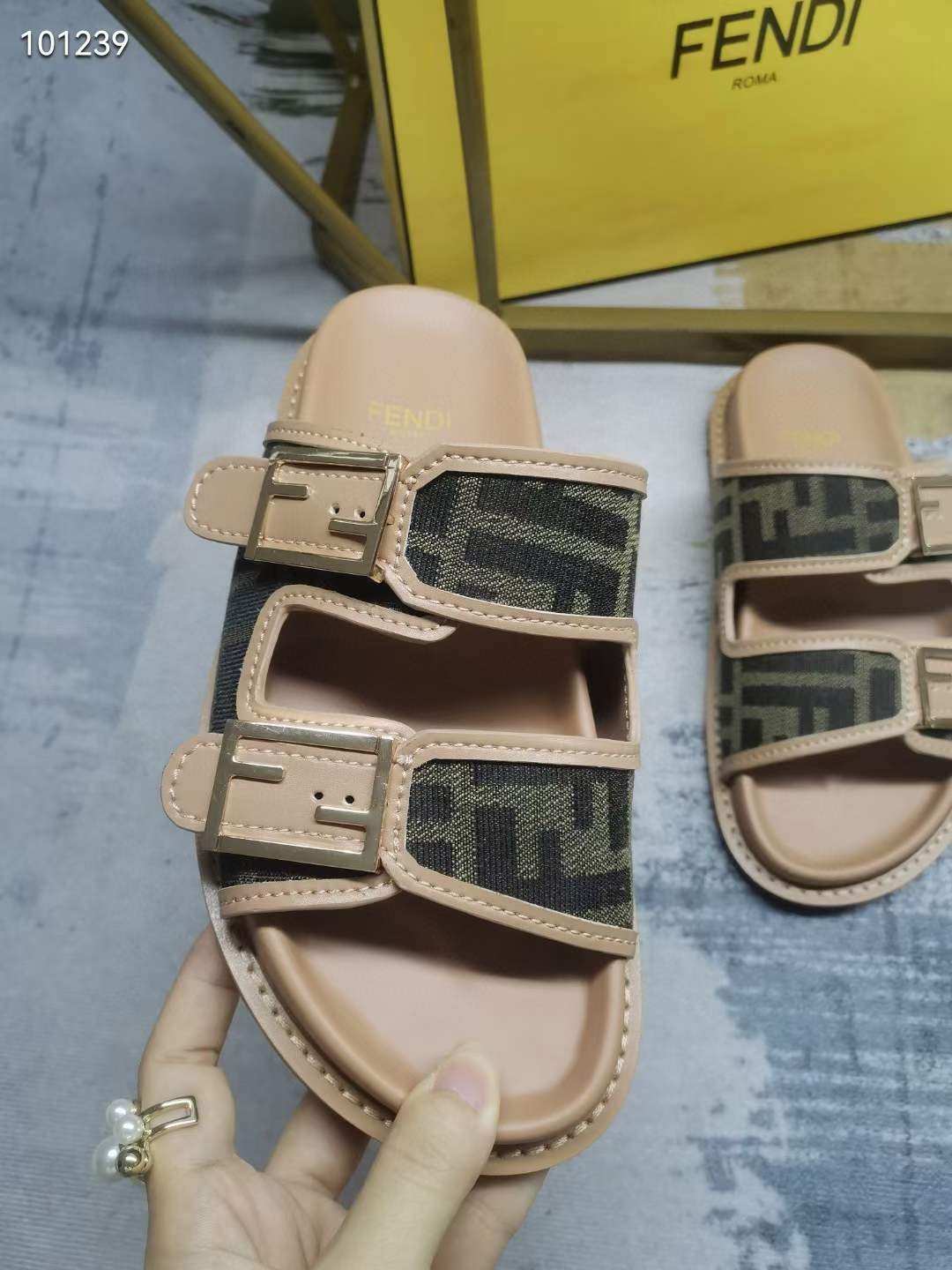 Women Men F*endi Top Sandals ( )