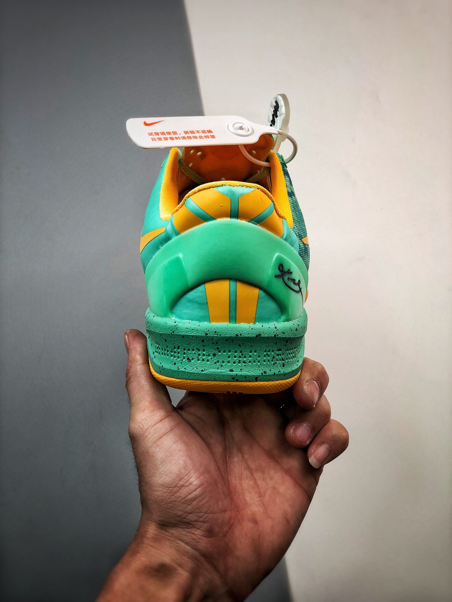 NIKE Kobe 8 green glow