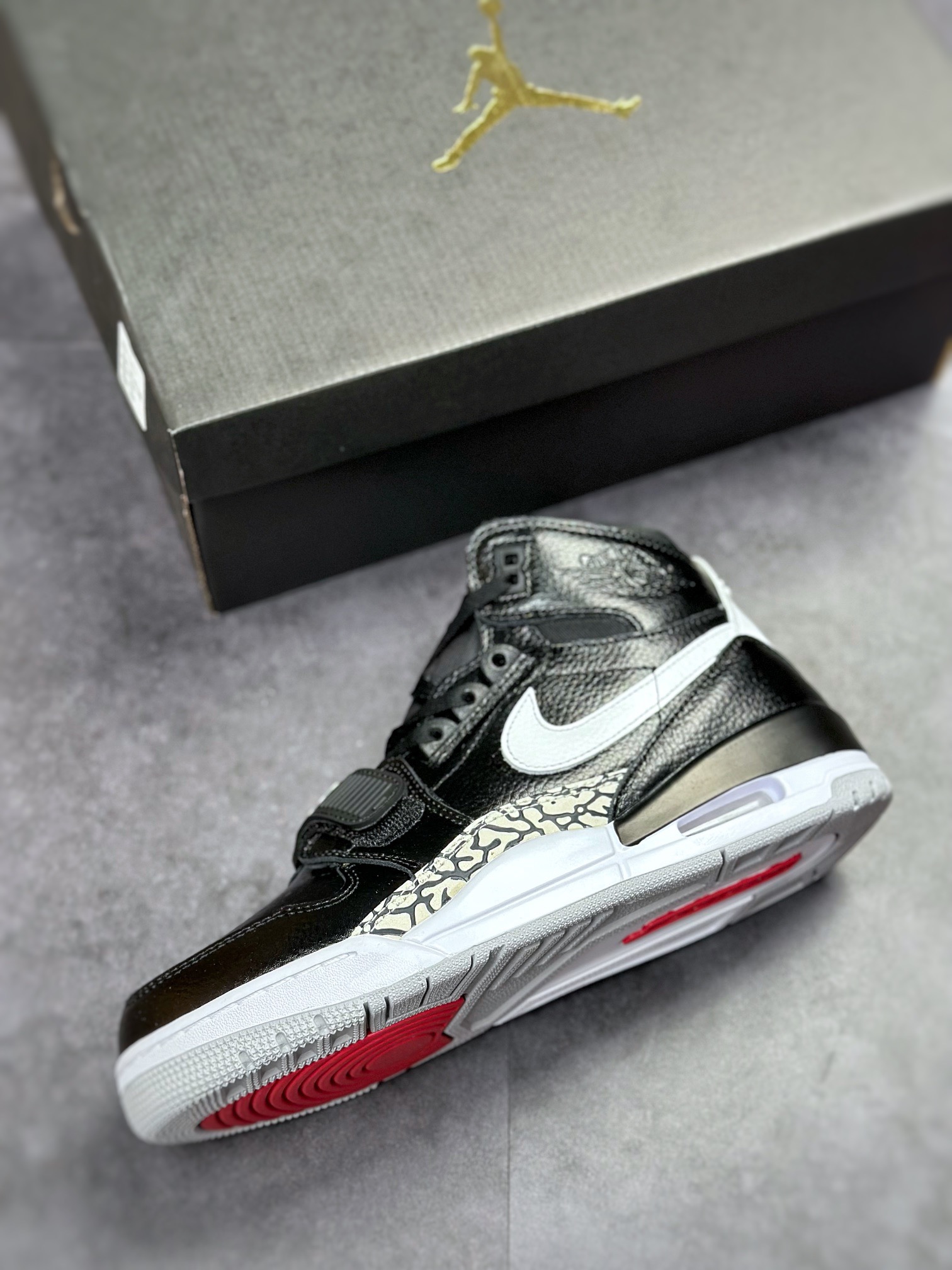 NIKE Air Jordan Legacy 312