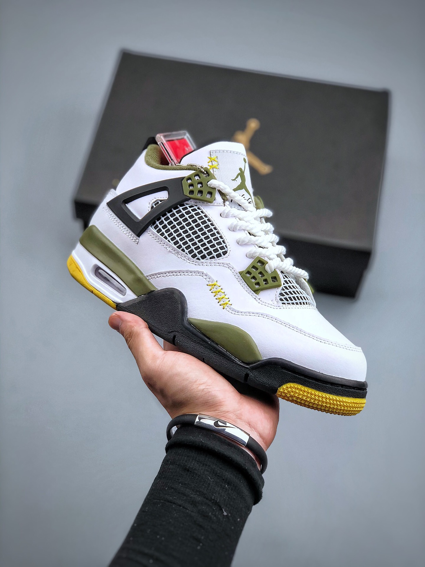 NIKE Air Jordan 4