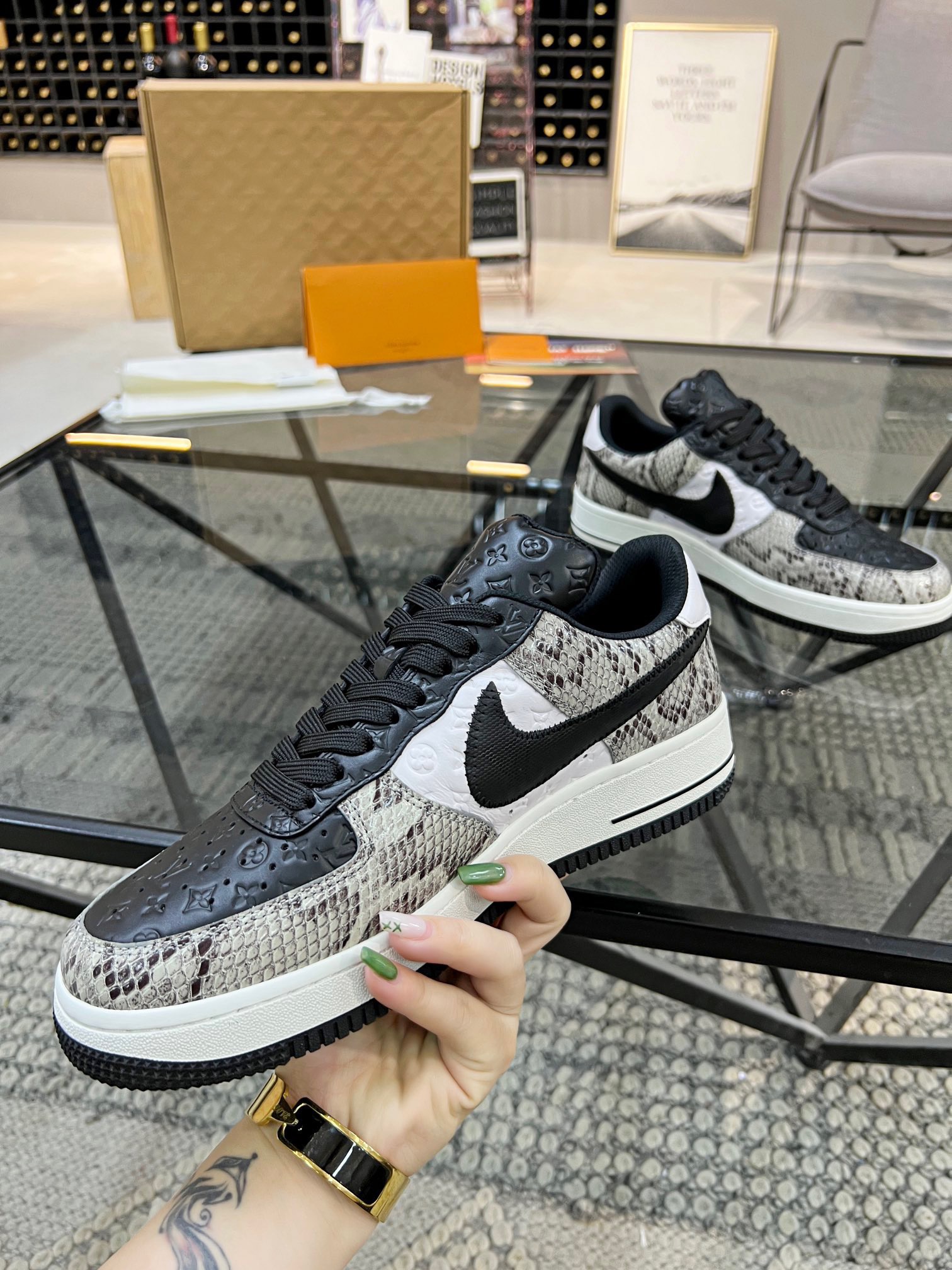 Men Women L*ouis V*uitton x NIKE Sneakers Maikesneakers