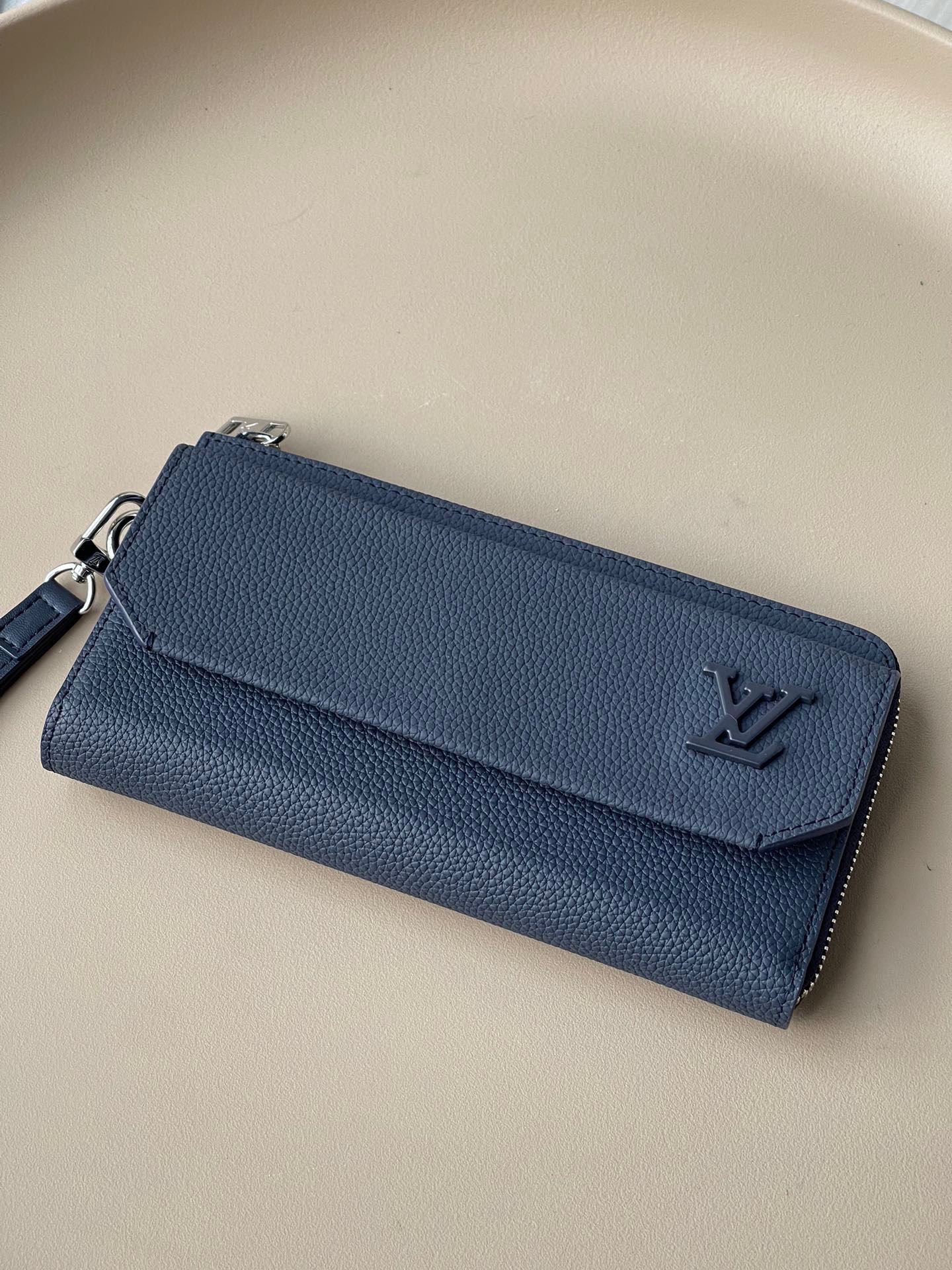 L*ouis V*uitton Top Bag