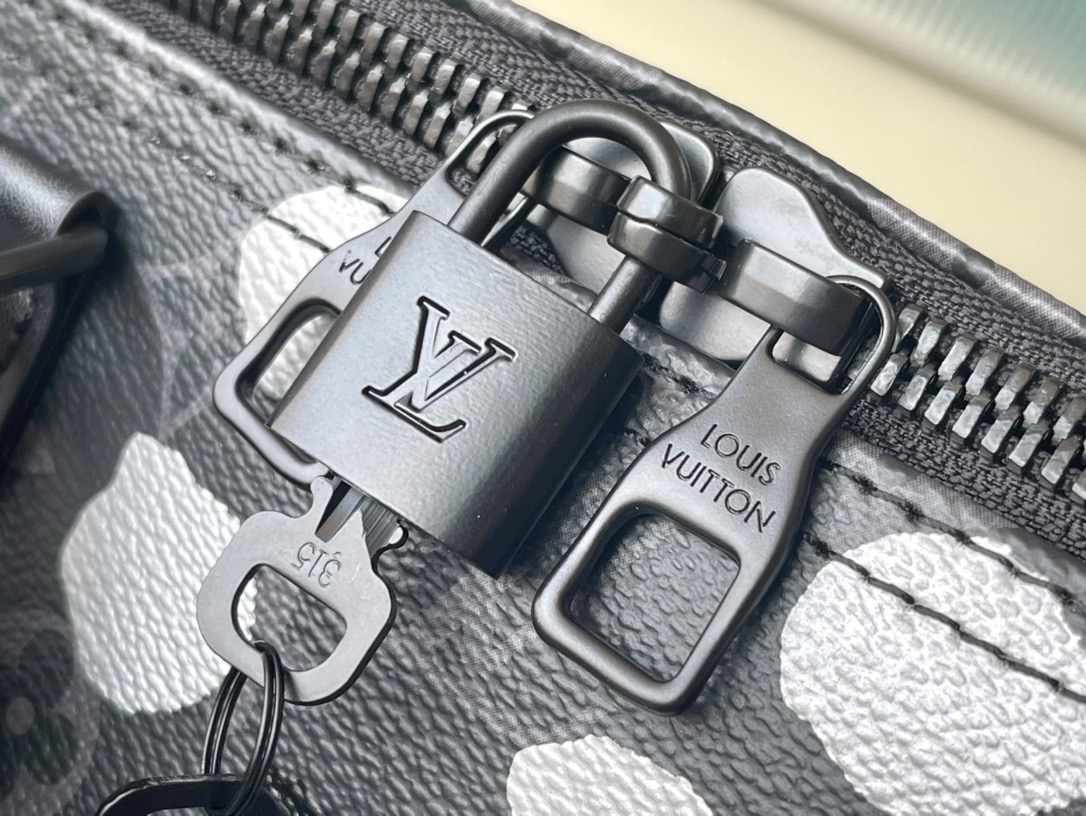 L*ouis V*uitton Top Bag