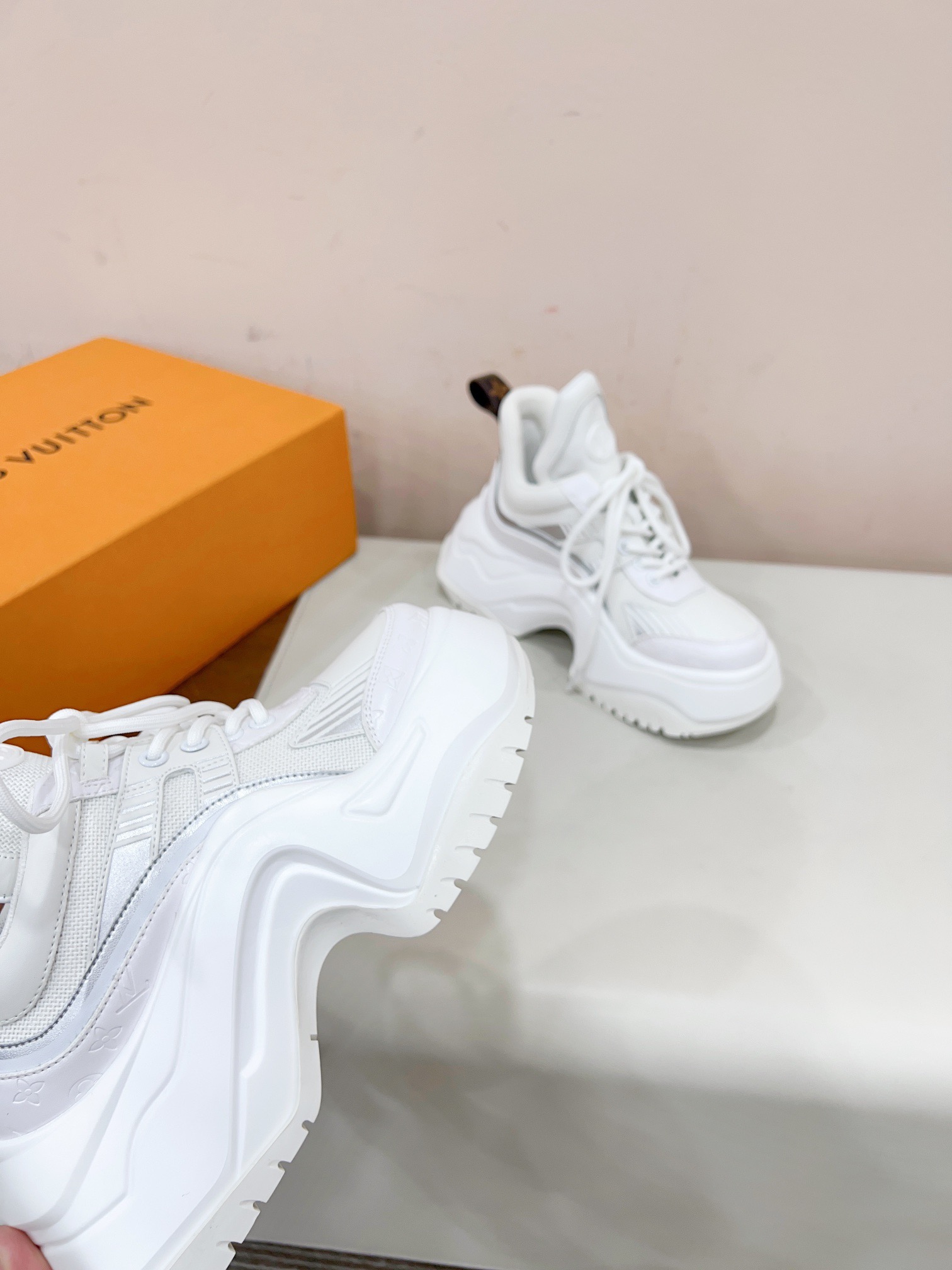 Women L*ouis V*uitton Top Sneaker