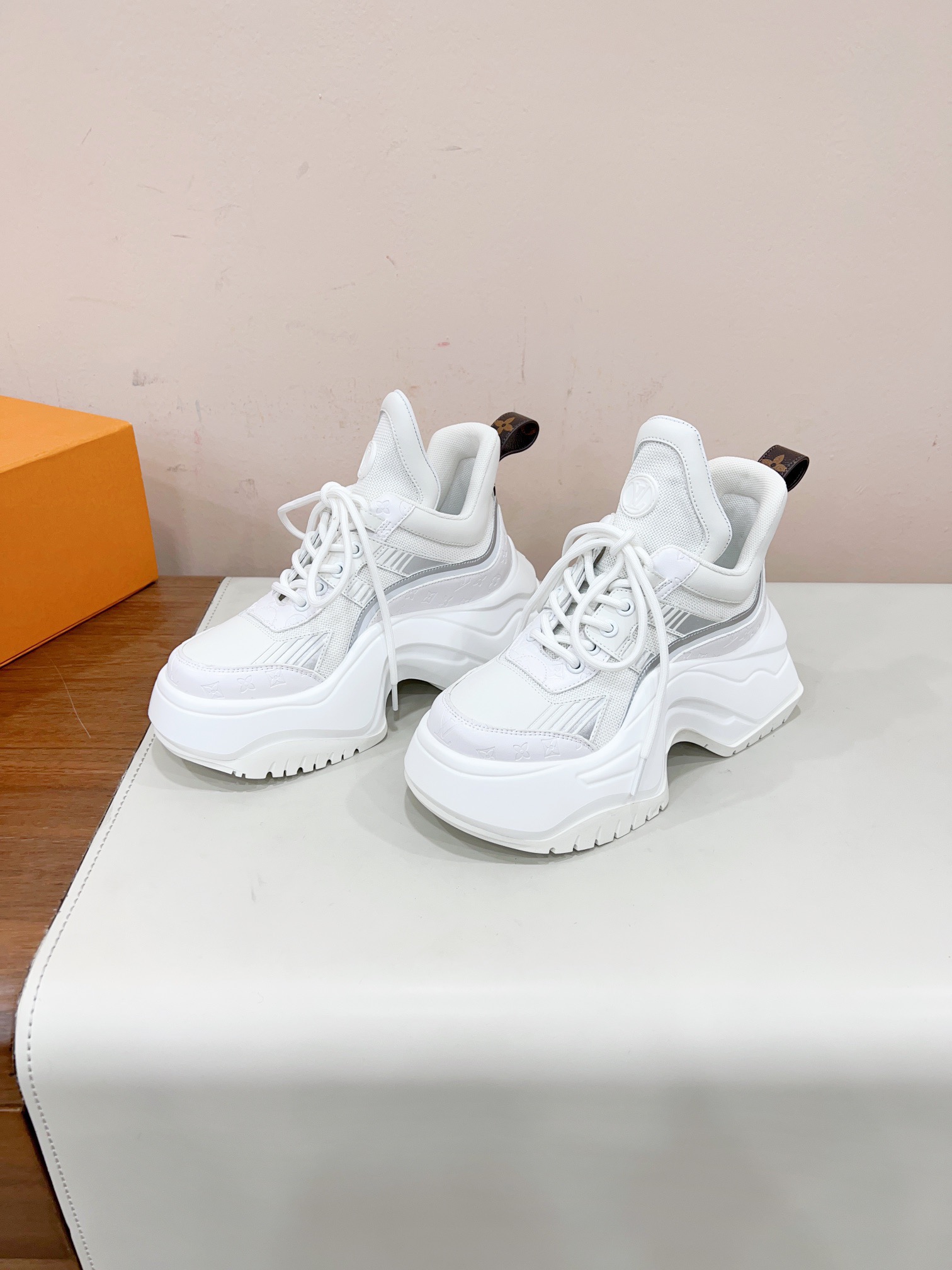 Women L*ouis V*uitton Top Sneaker