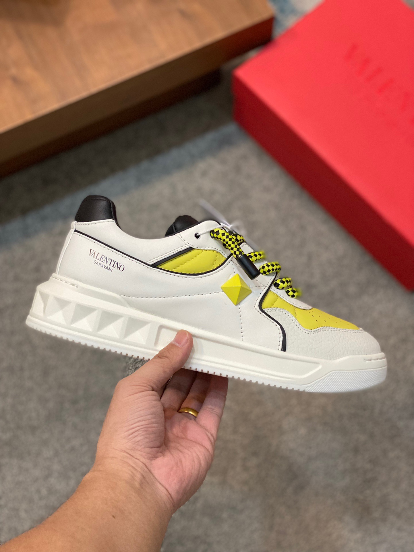 Men Women 𝑉*𝐴𝐿𝐸𝑁𝑇𝐼𝑁𝑂 Top Sneaker