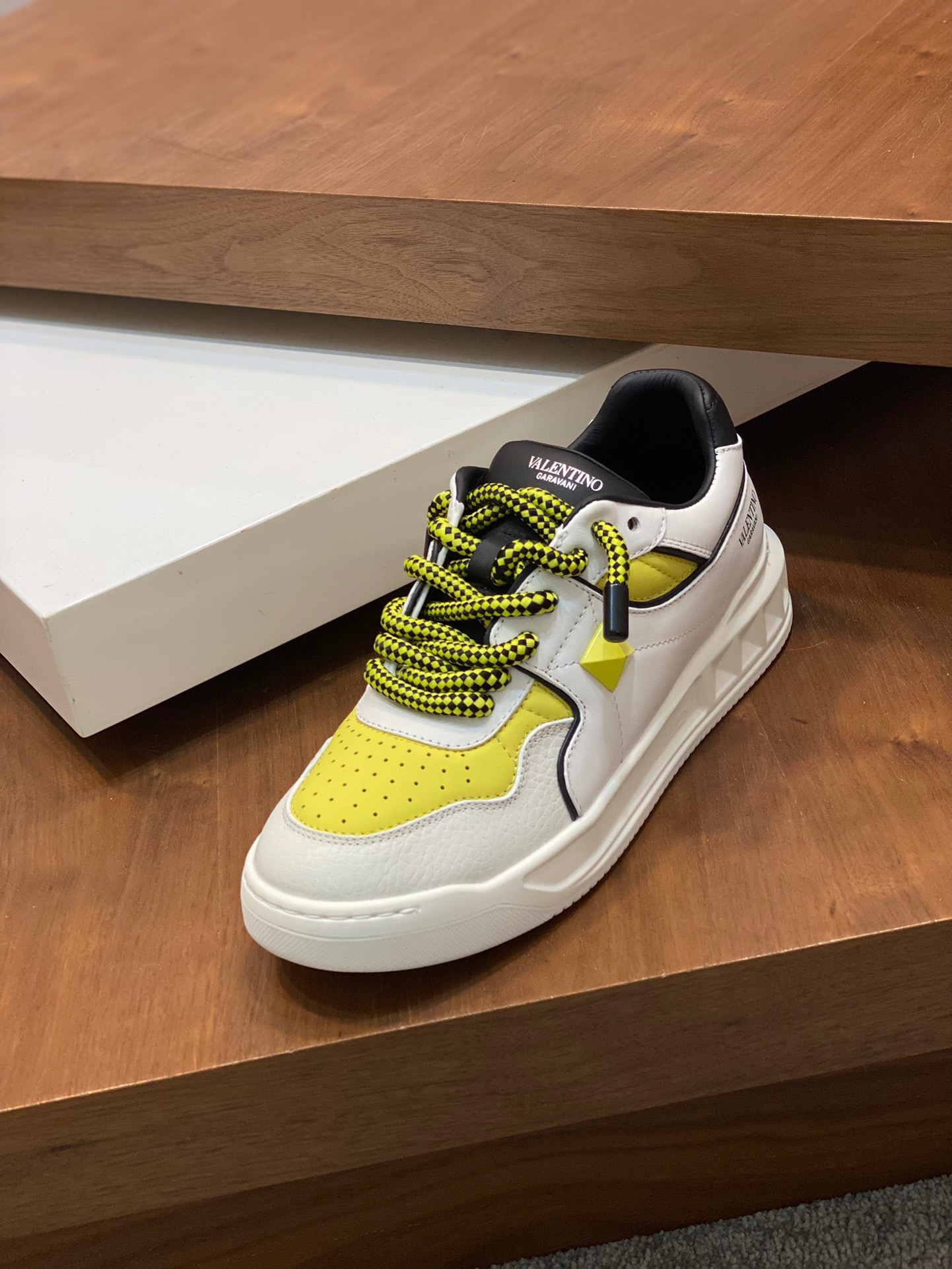 Men Women 𝑉*𝐴𝐿𝐸𝑁𝑇𝐼𝑁𝑂 Top Sneaker