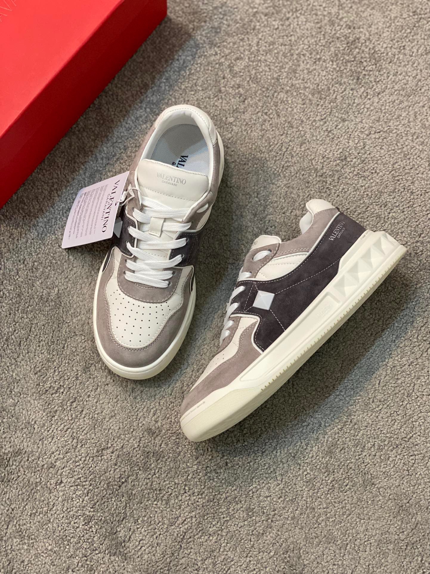 Men Women 𝑉*𝐴𝐿𝐸𝑁𝑇𝐼𝑁𝑂 Top Sneaker