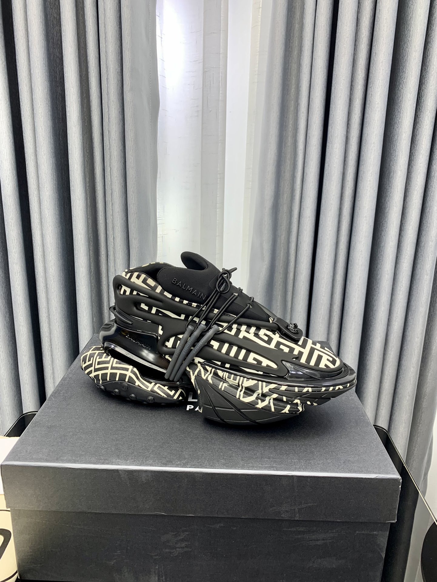 Women B*almain Top Sneaker