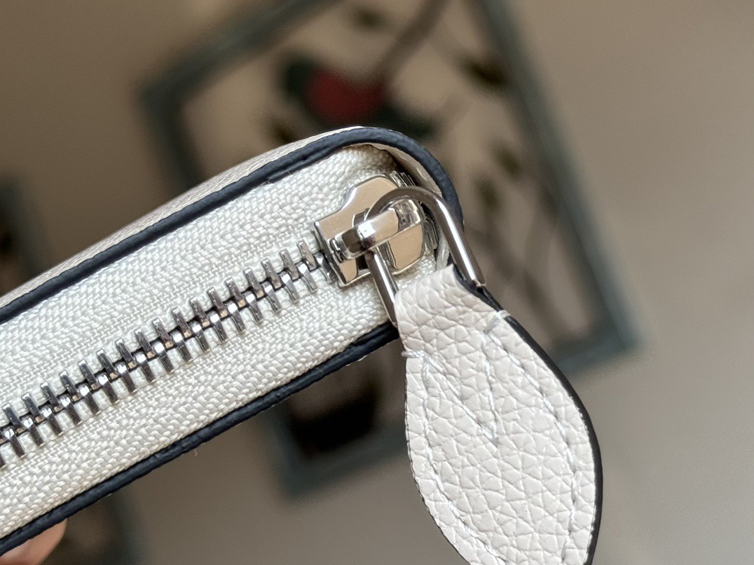 L*ouis V*uitton Top Bag