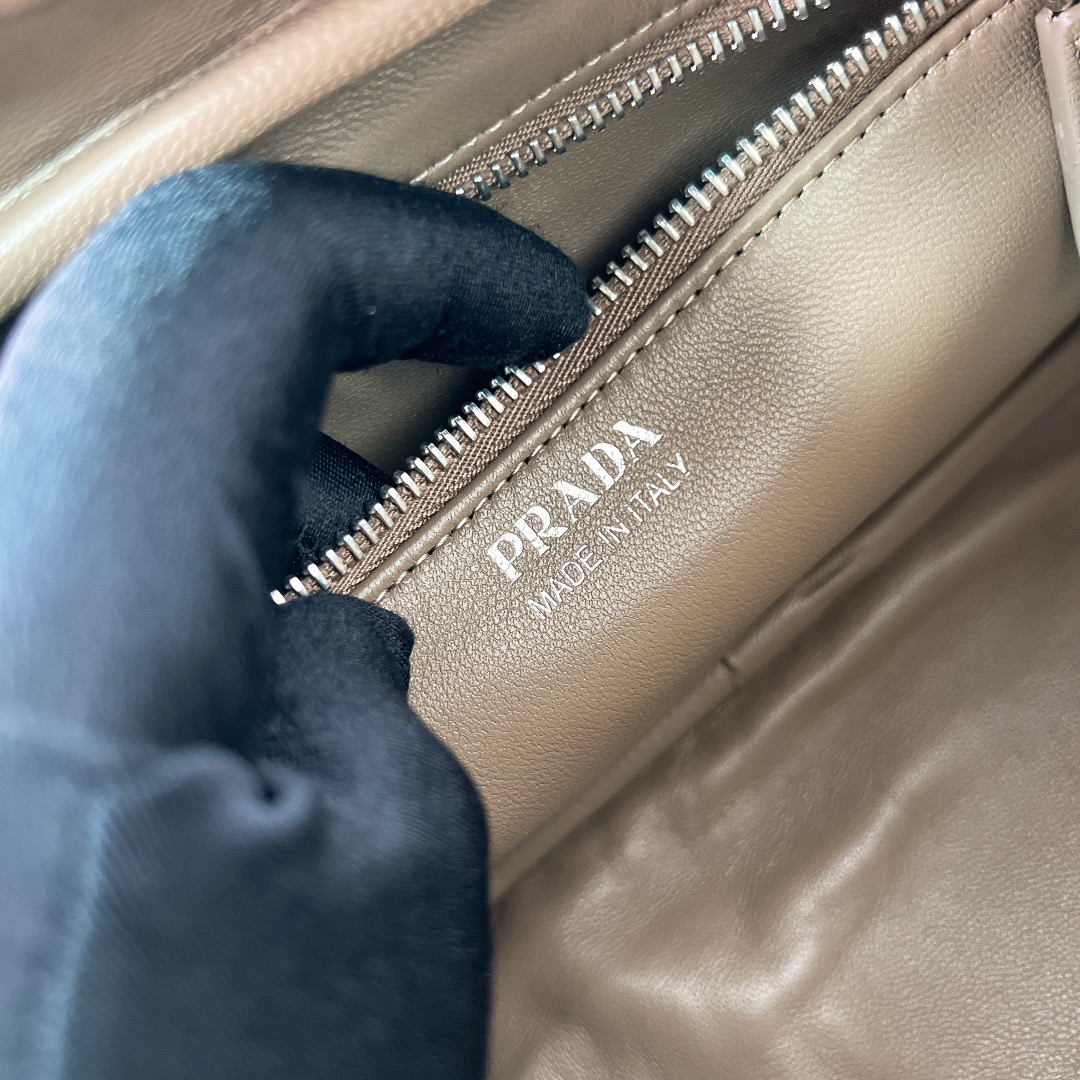 P*rada Bag Top Quality