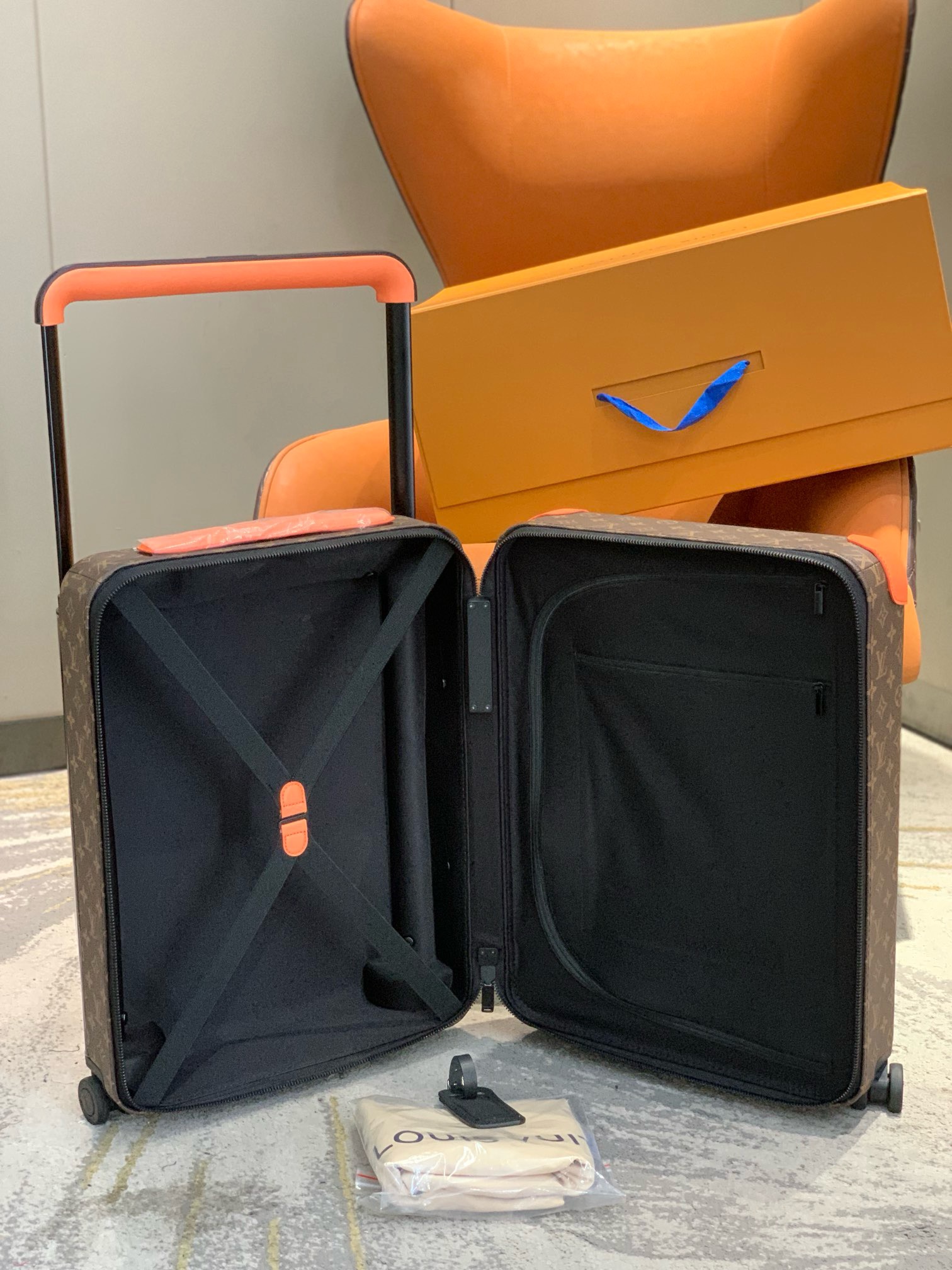 L*ouis V*uitton Luggage