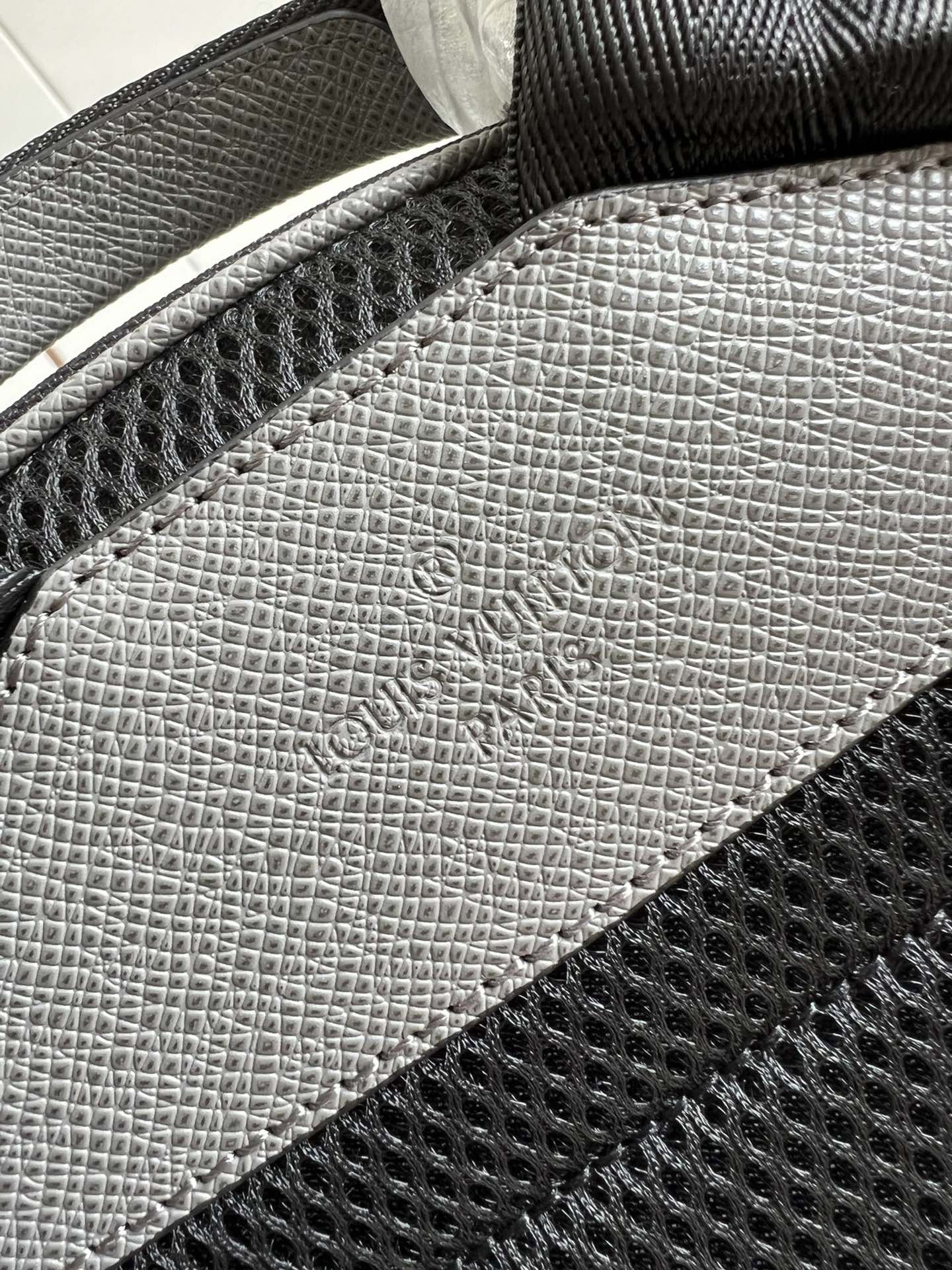 L*ouis V*uitton Top Bag